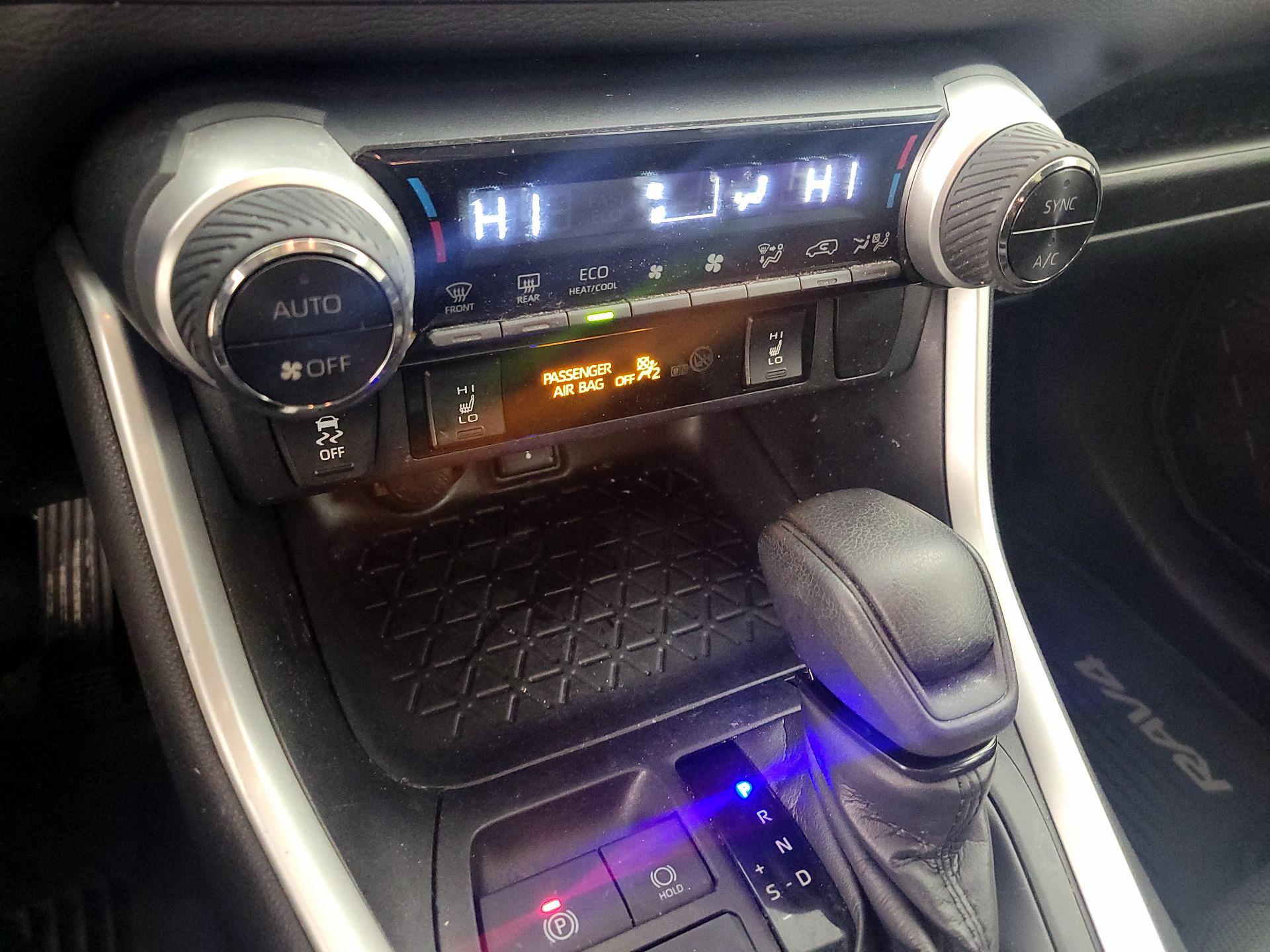 Thumbnail: 2020 Toyota RAV4 - 16