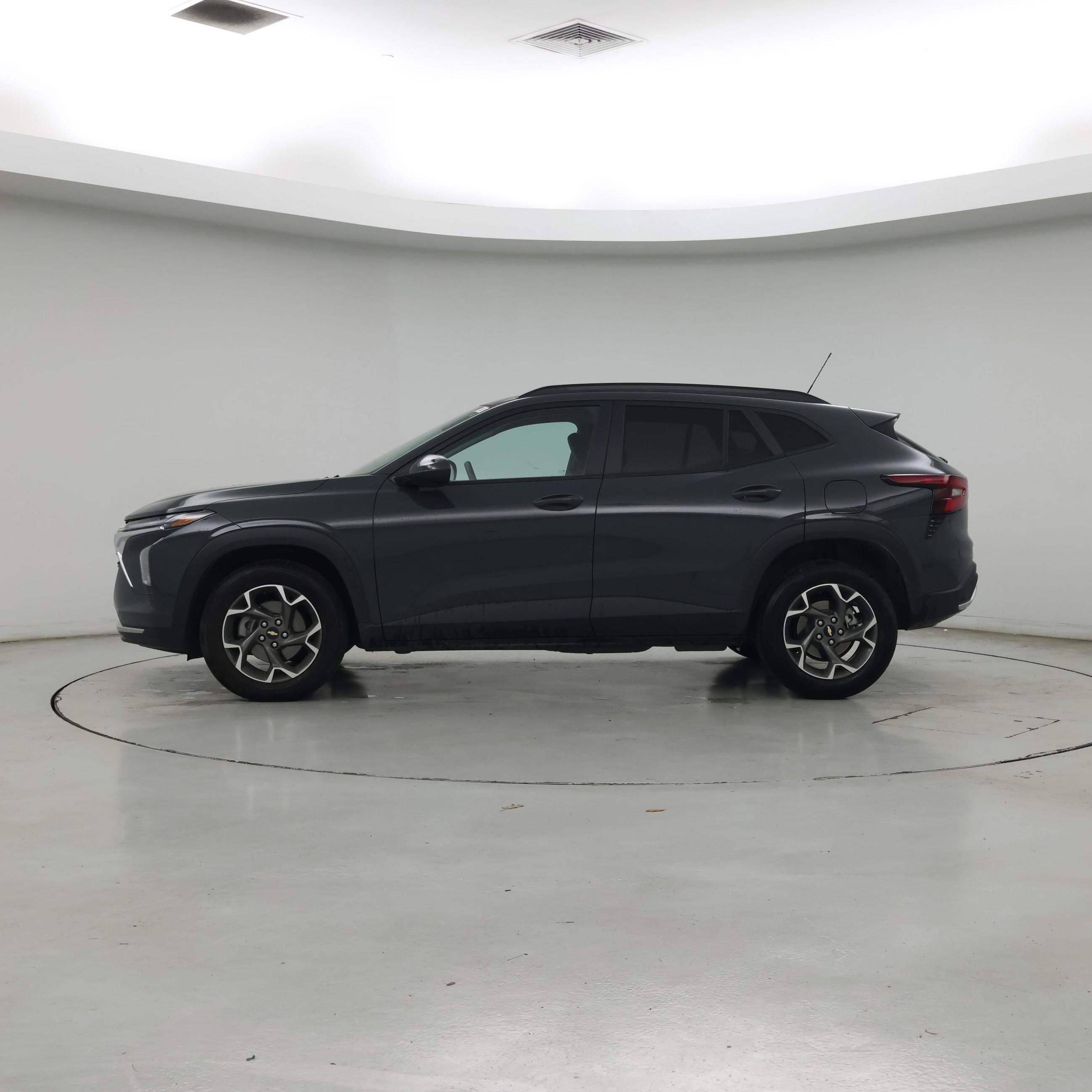 Thumbnail: 2025 Chevrolet Trax - 3