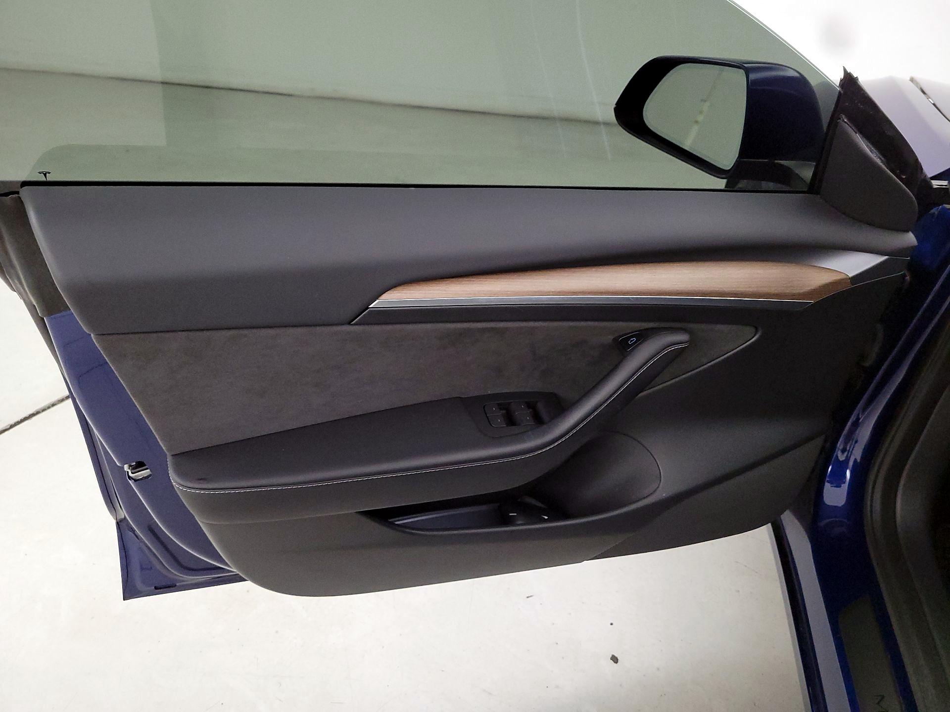 Thumbnail: 2023 Tesla Model 3 - 12