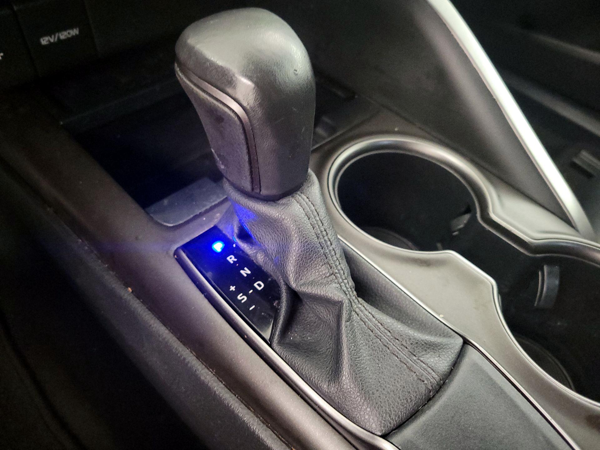 Thumbnail: 2021 Toyota Camry - 17
