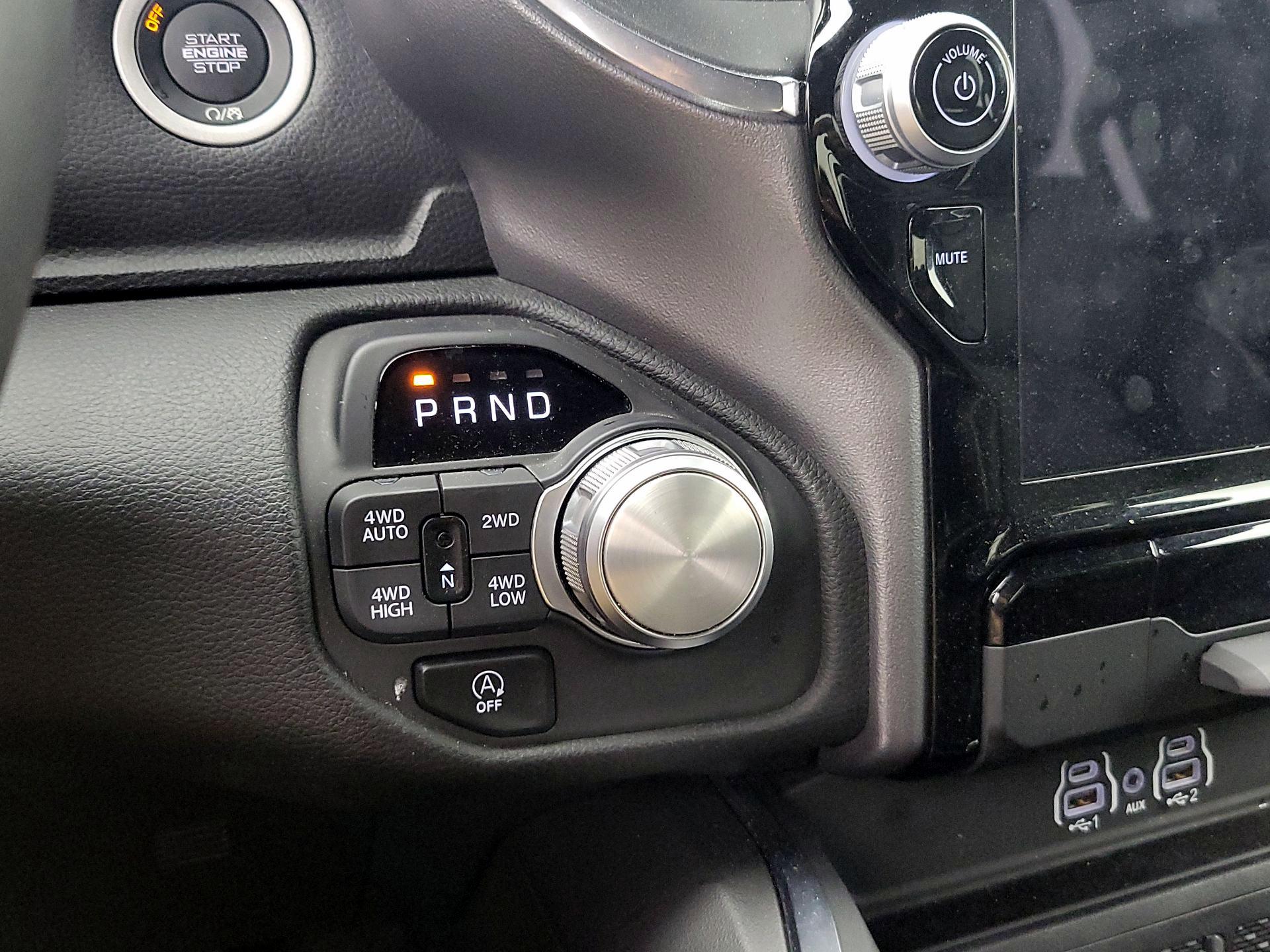 Thumbnail: 2025 RAM 1500 - 18