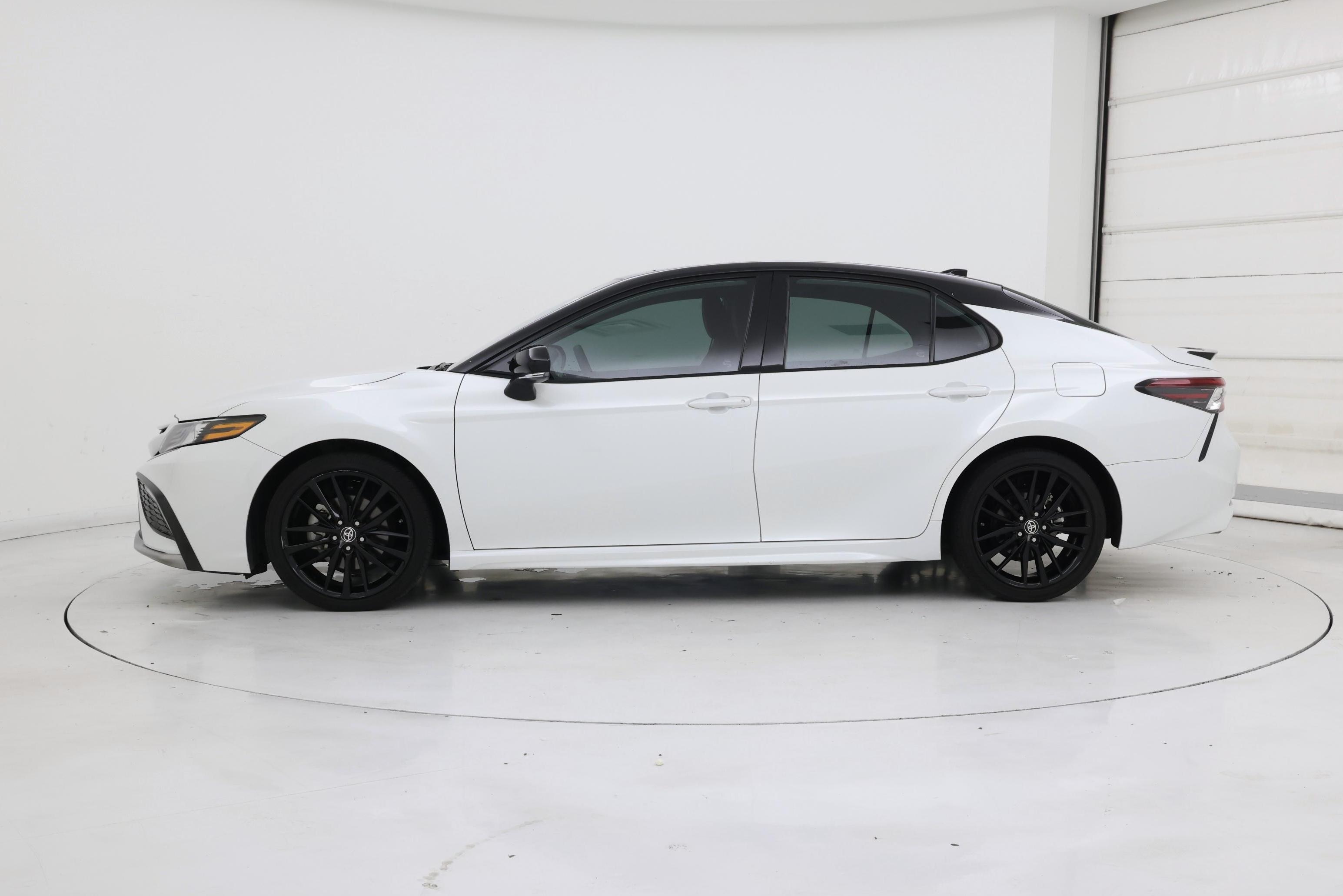 Thumbnail: 2022 Toyota Camry - 3