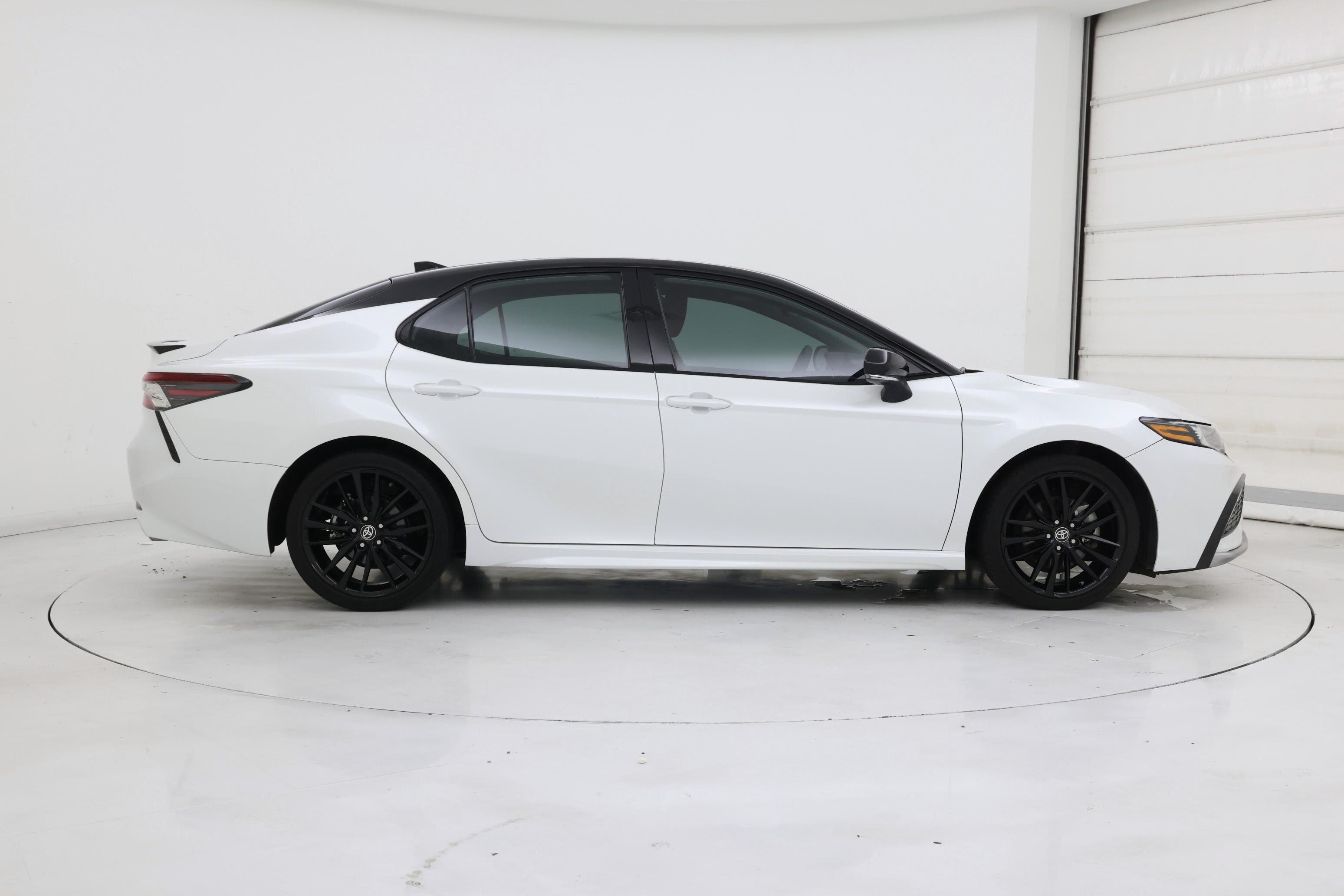 Thumbnail: 2022 Toyota Camry - 7