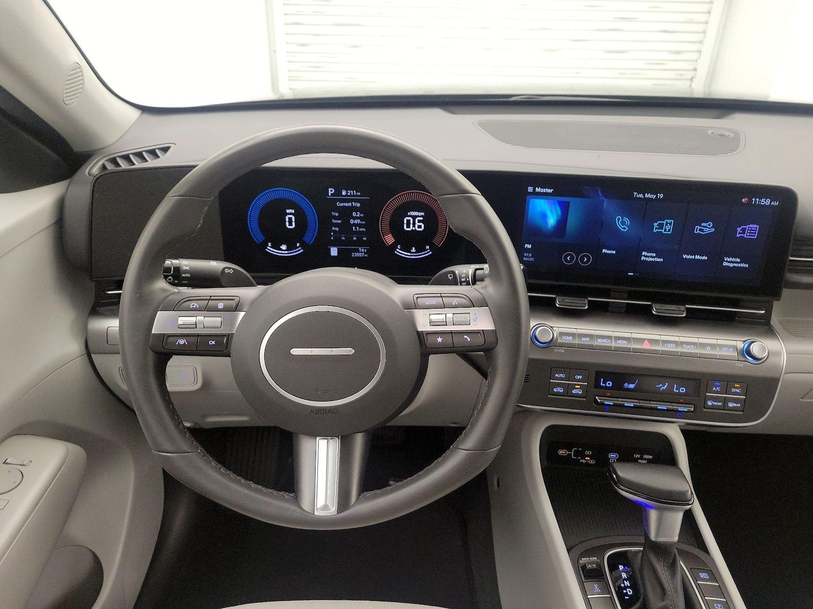 2025 Hyundai Kona SEL - Photo 11