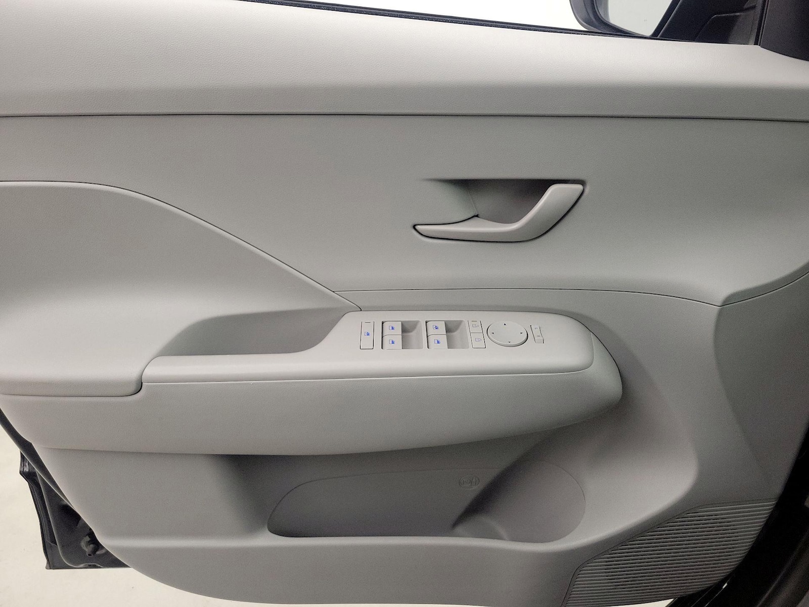 2025 Hyundai Kona SEL - Photo 13