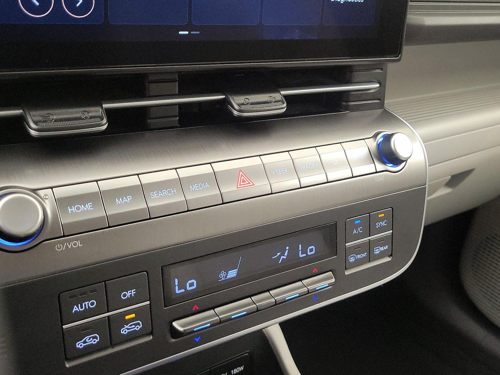 2025 Hyundai Kona SEL - Photo 17