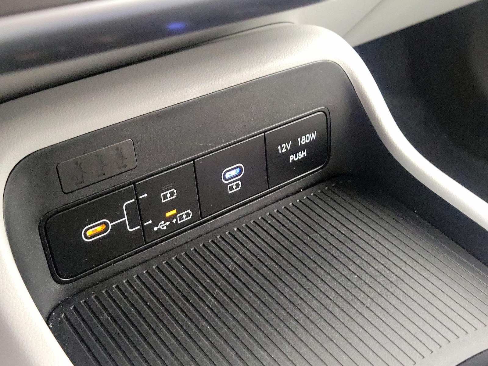 2025 Hyundai Kona SEL - Photo 19