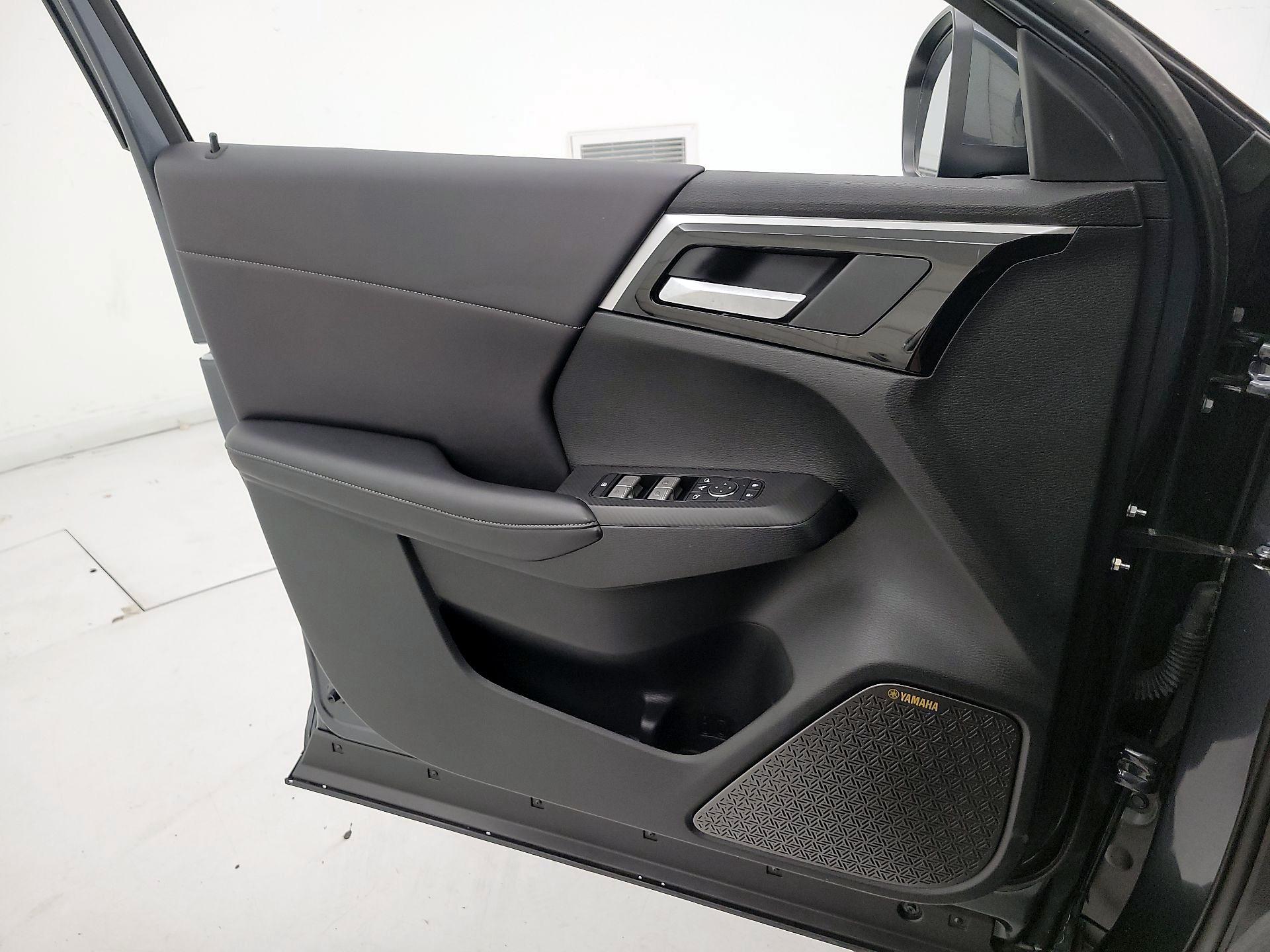 Thumbnail: 2025 Mitsubishi Outlander - 12
