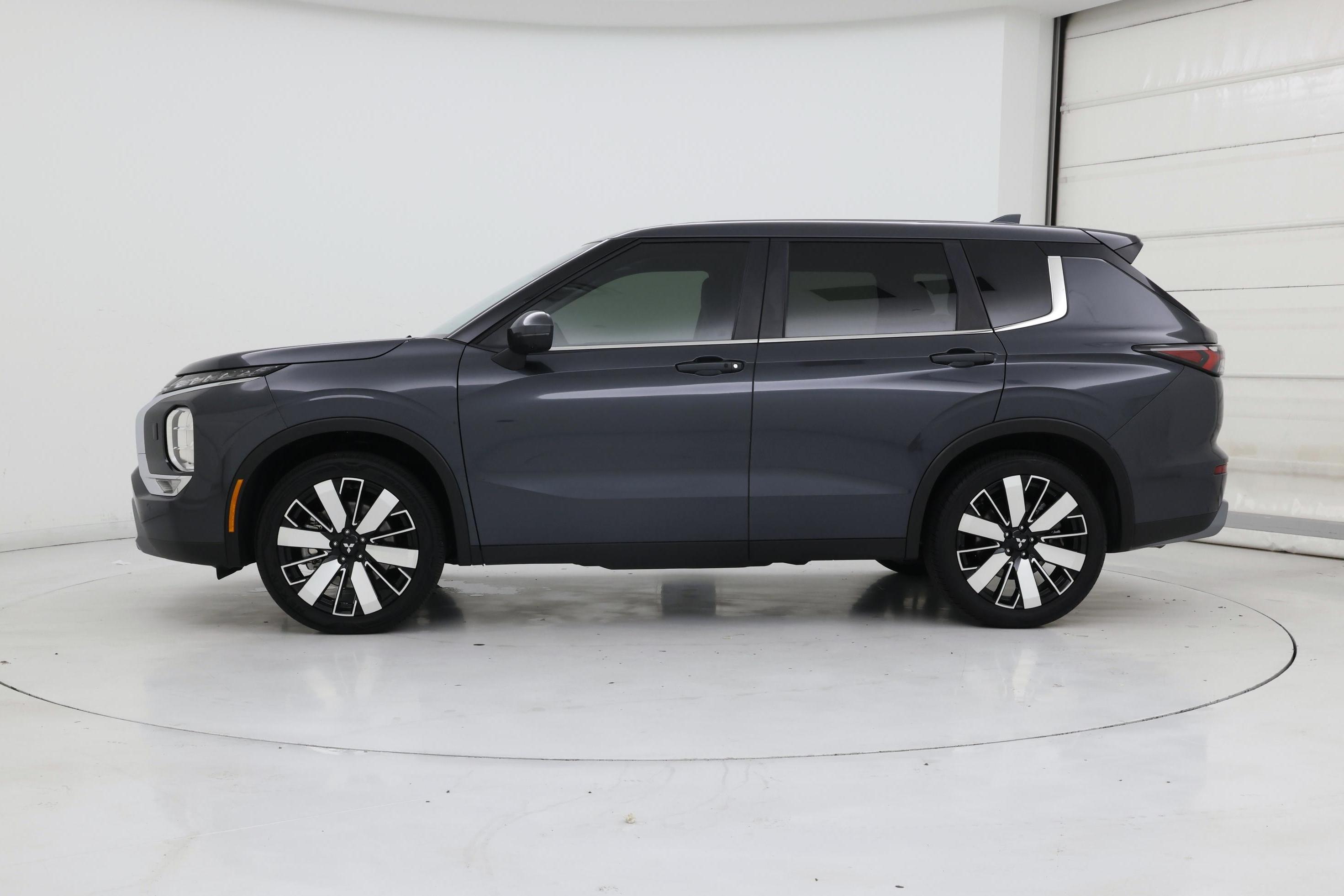 Thumbnail: 2025 Mitsubishi Outlander - 3