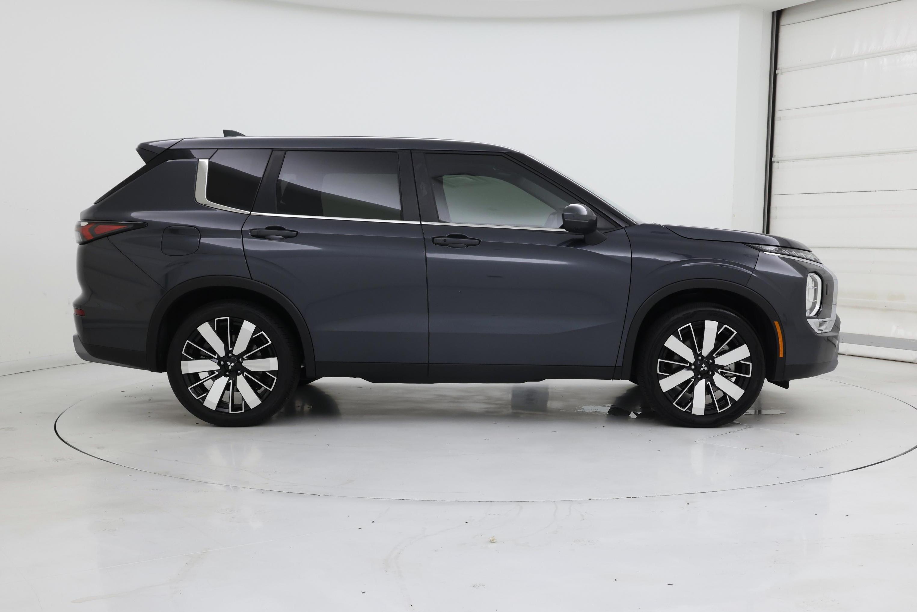 Thumbnail: 2025 Mitsubishi Outlander - 7