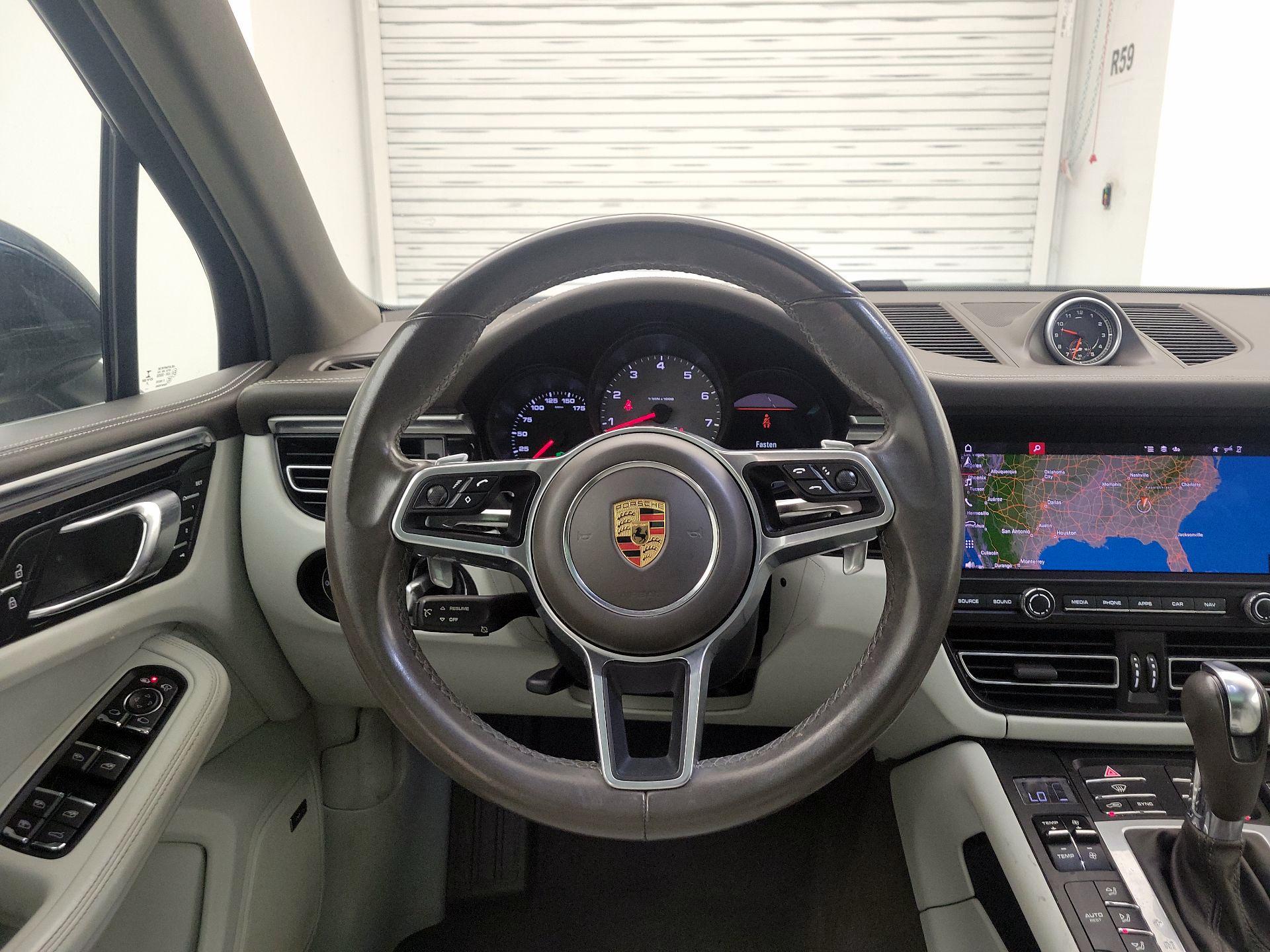 Thumbnail: 2021 Porsche Macan - 10