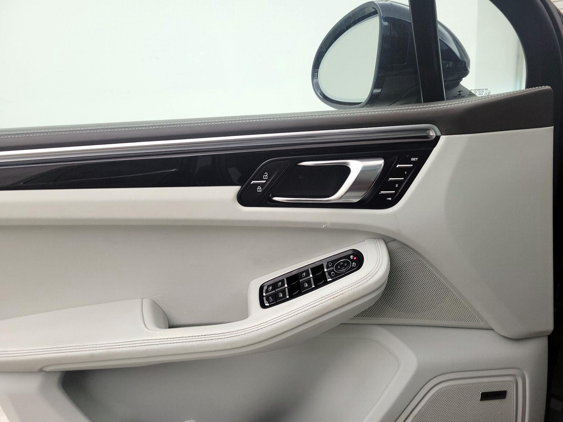 Thumbnail: 2021 Porsche Macan - 12