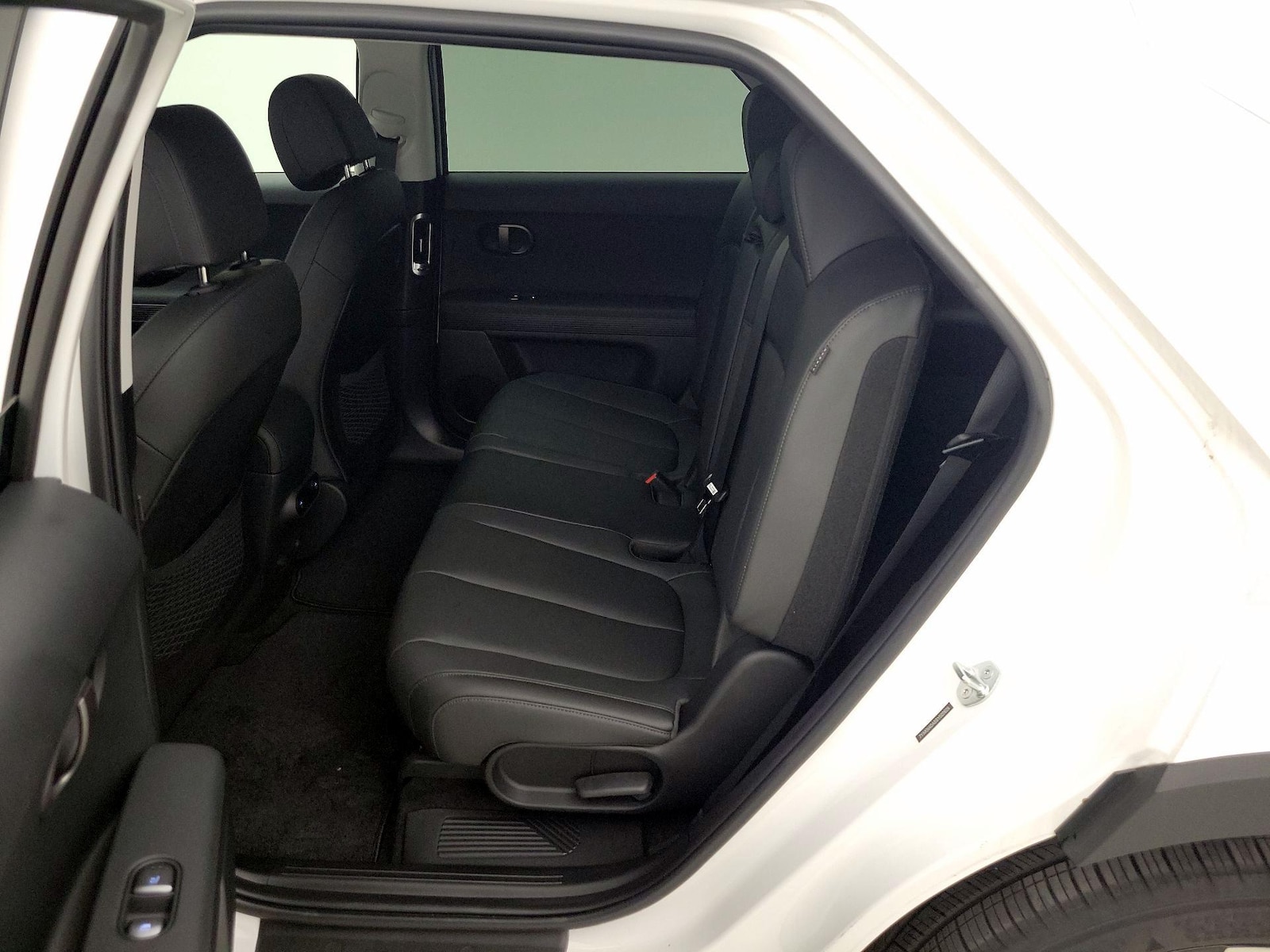 2025 Hyundai IONIQ 5 SEL - Photo 21