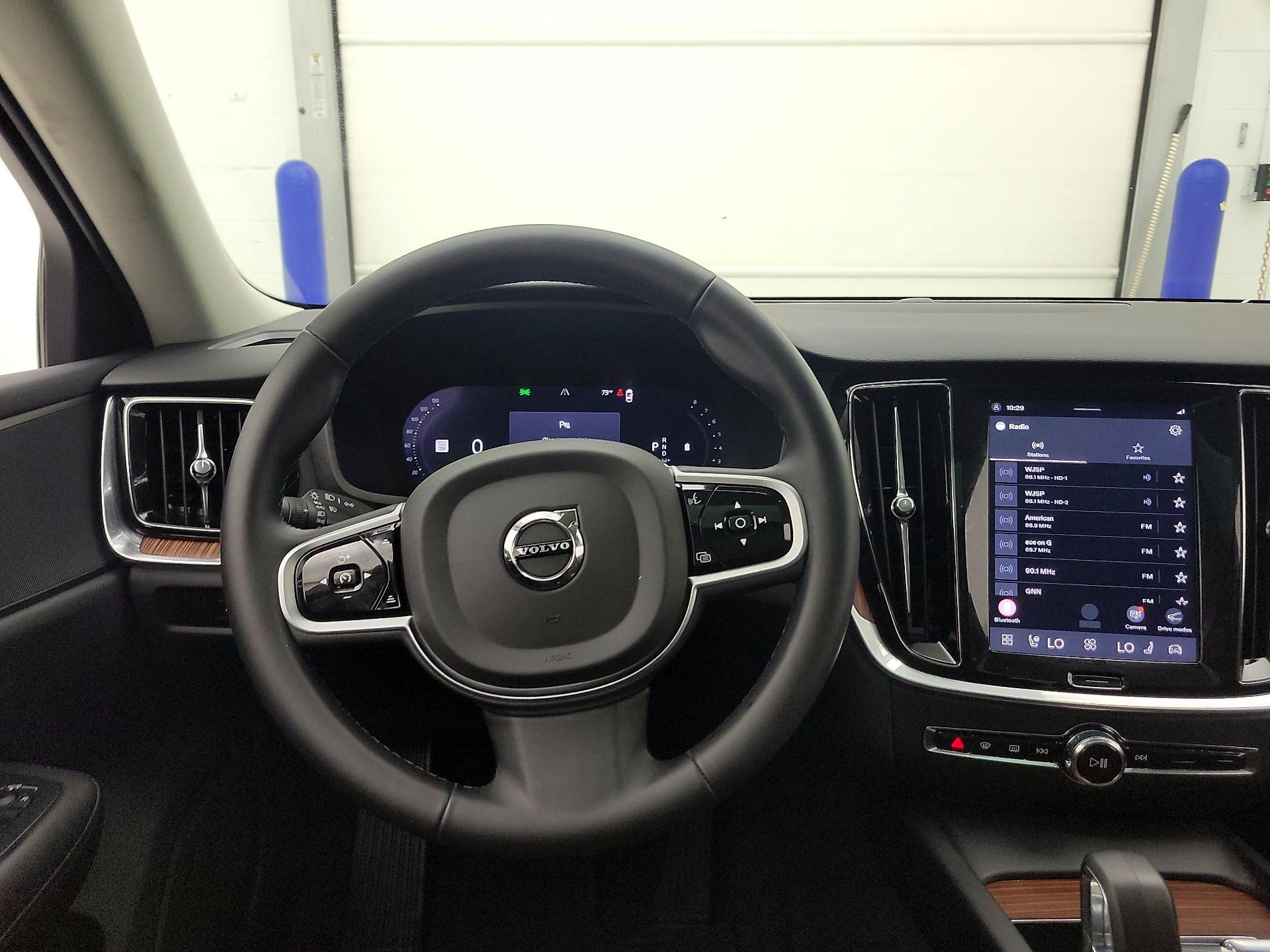Thumbnail: 2025 Volvo S60 - 10