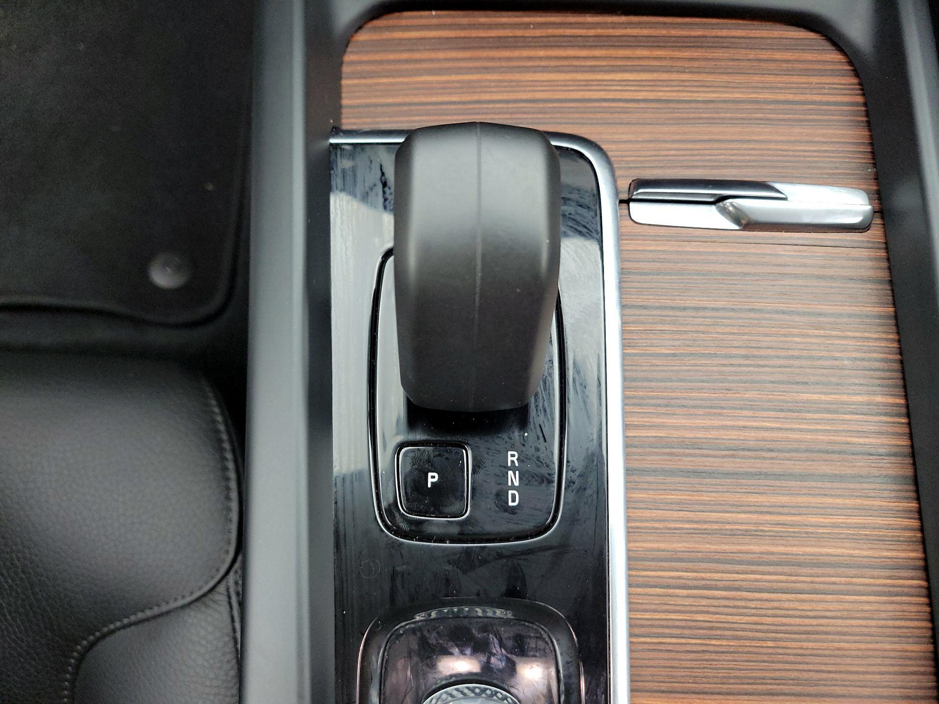 Thumbnail: 2025 Volvo S60 - 17