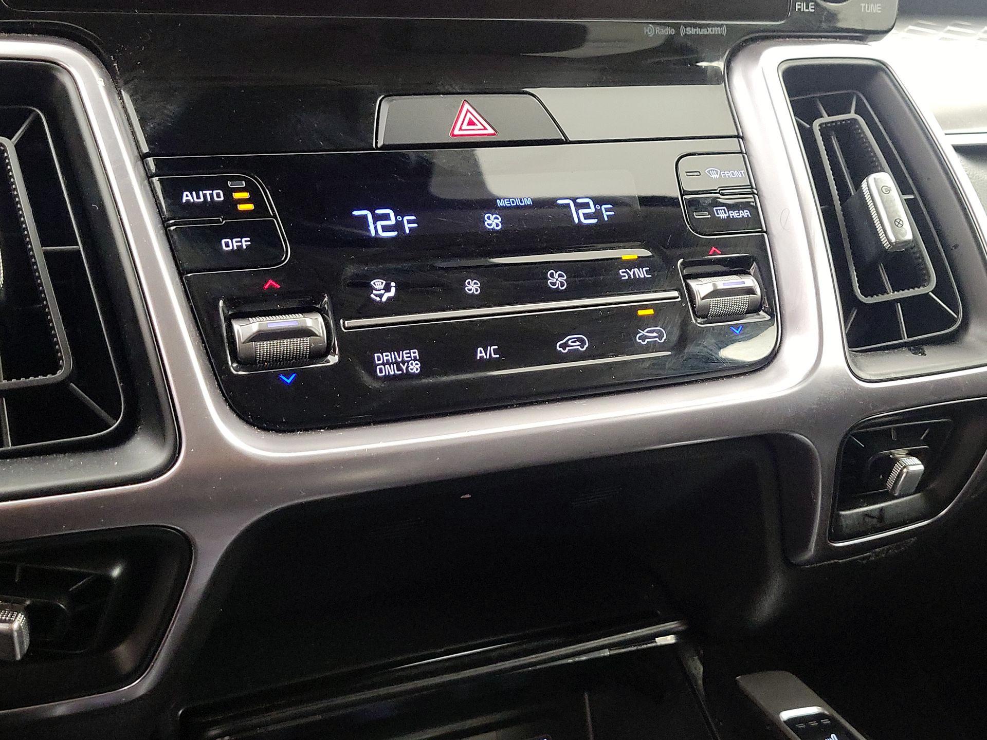 Thumbnail: 2023 Kia Sorento - 17