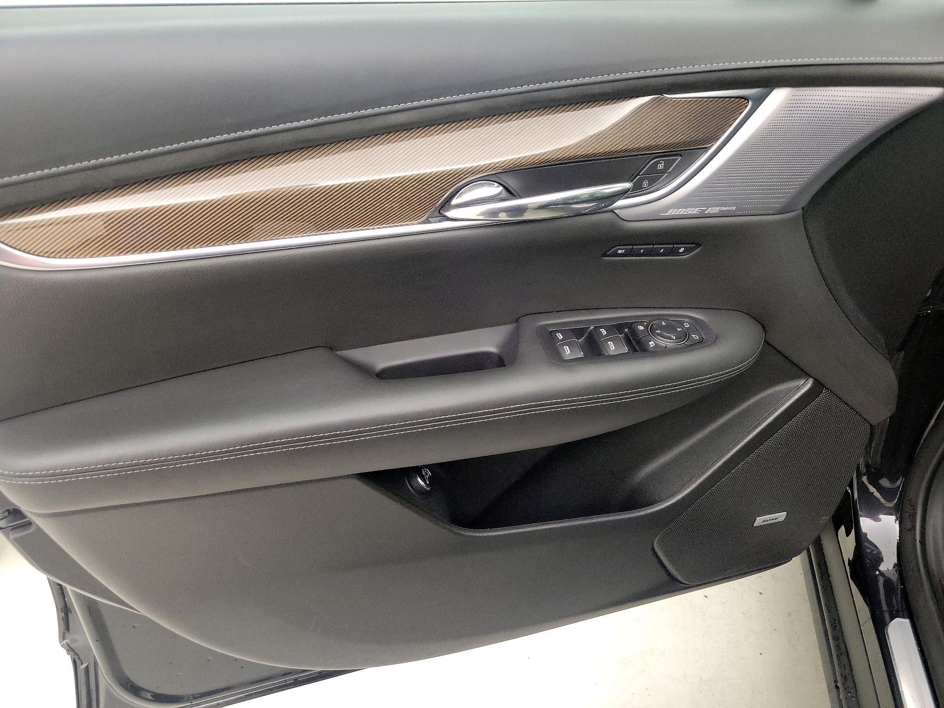 Thumbnail: 2020 Cadillac XT6 - 12