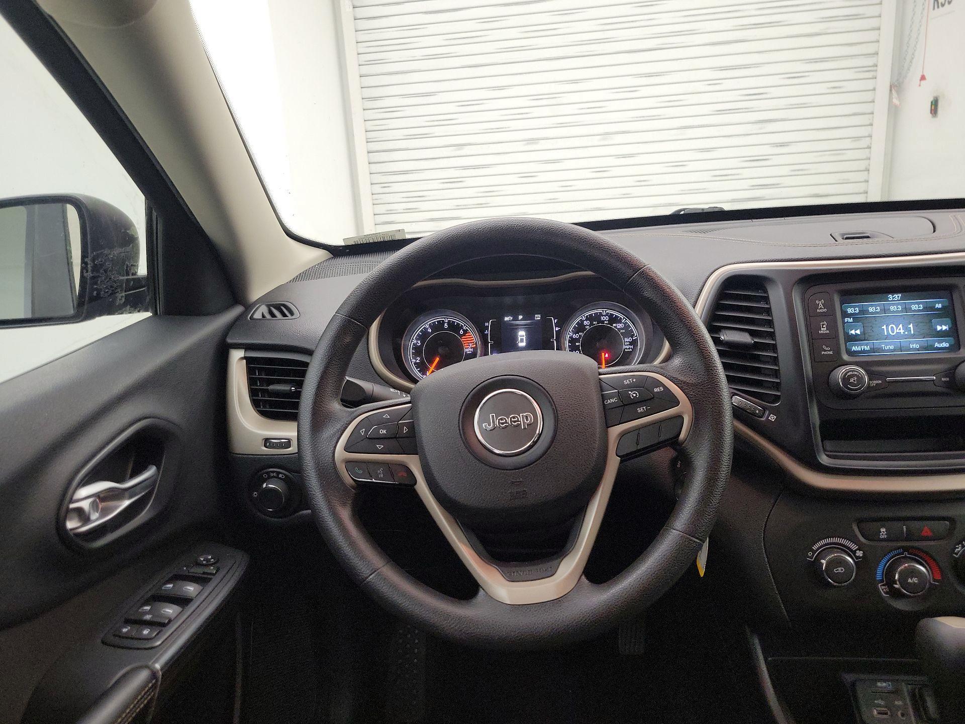 Thumbnail: 2016 Jeep Cherokee - 10