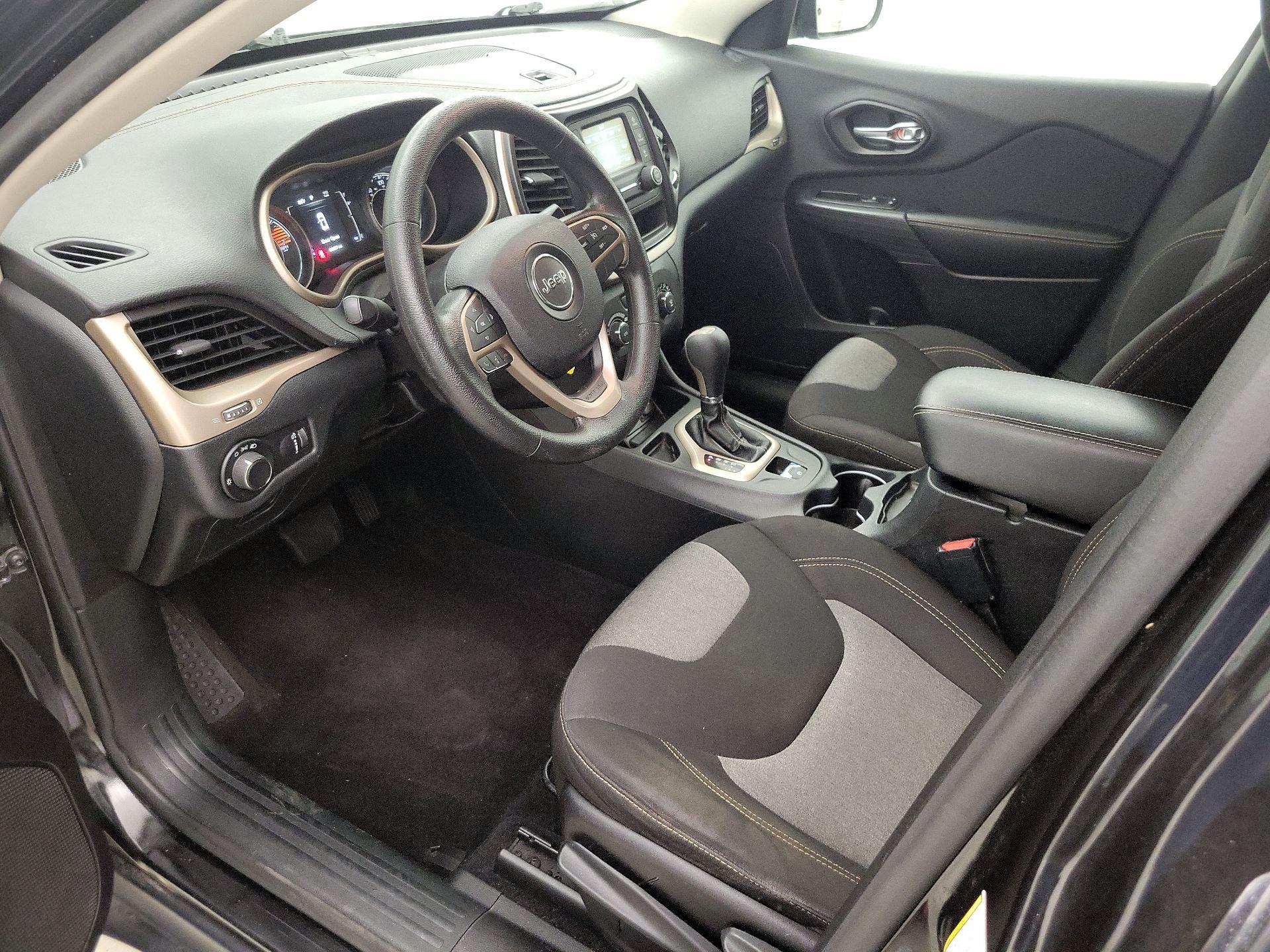 Thumbnail: 2016 Jeep Cherokee - 11