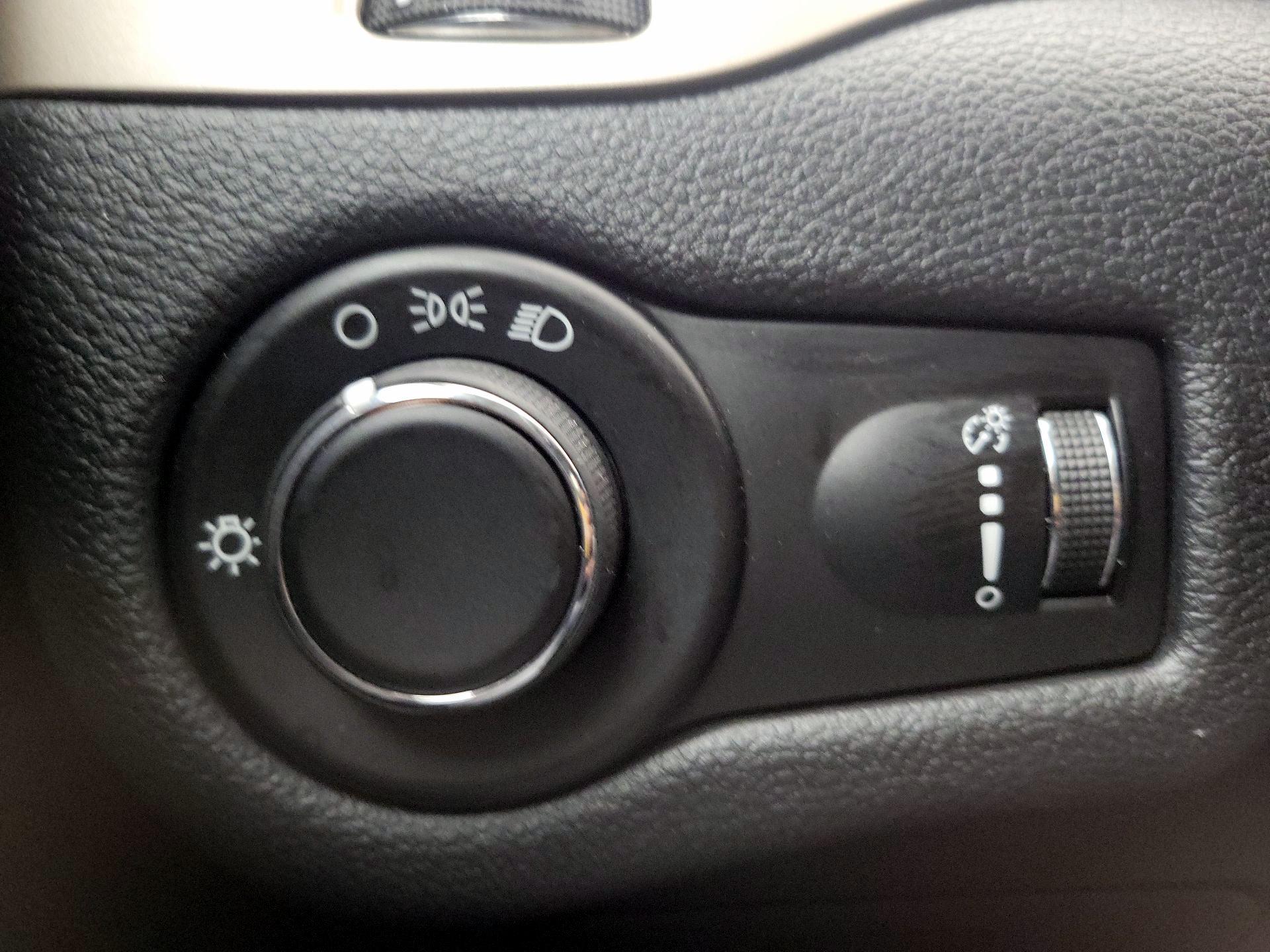 Thumbnail: 2016 Jeep Cherokee - 13