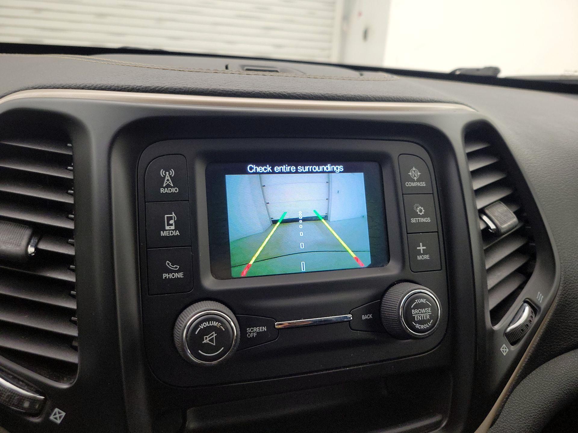 Thumbnail: 2016 Jeep Cherokee - 14