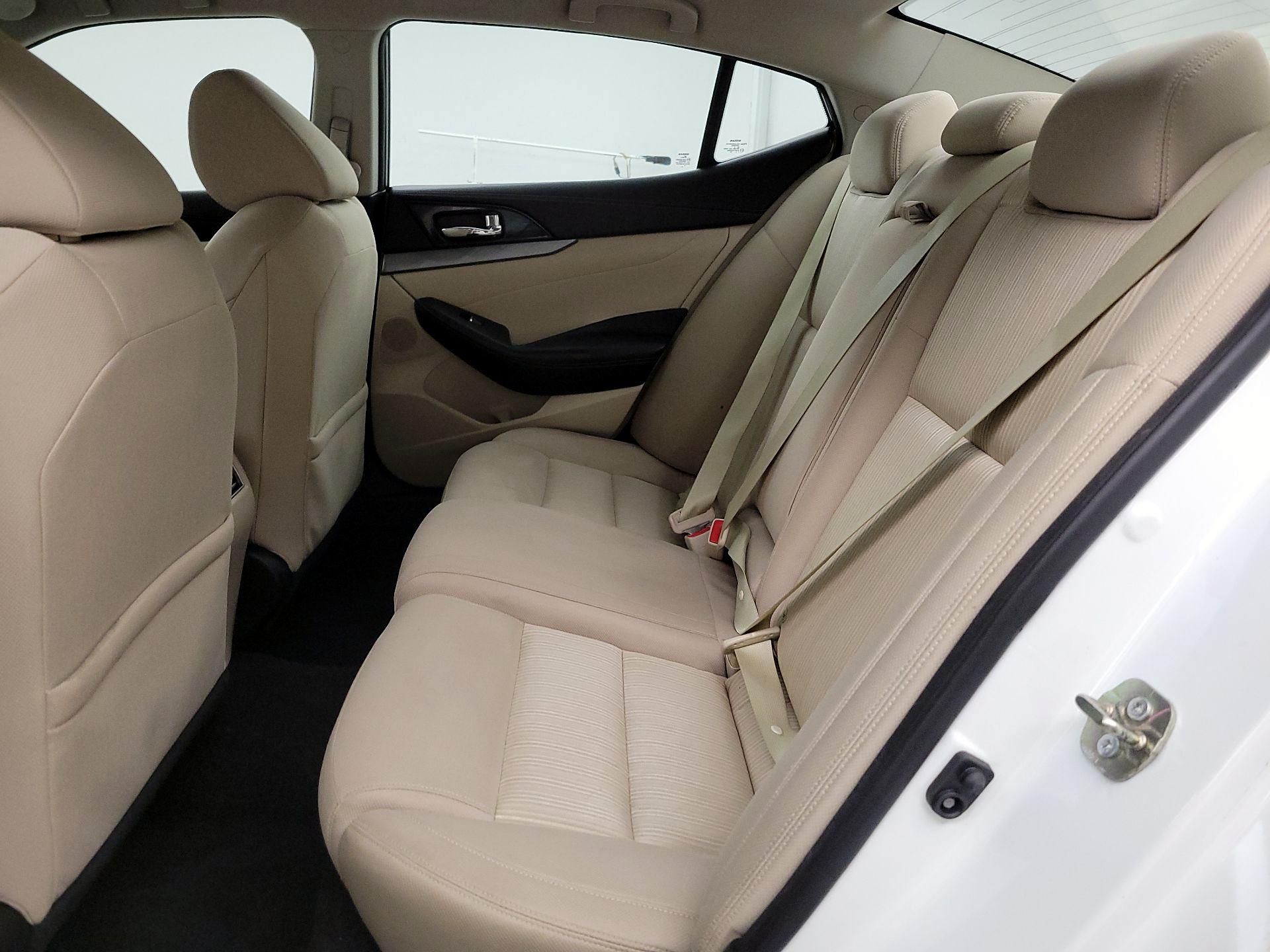 Thumbnail: 2016 Nissan Maxima - 20