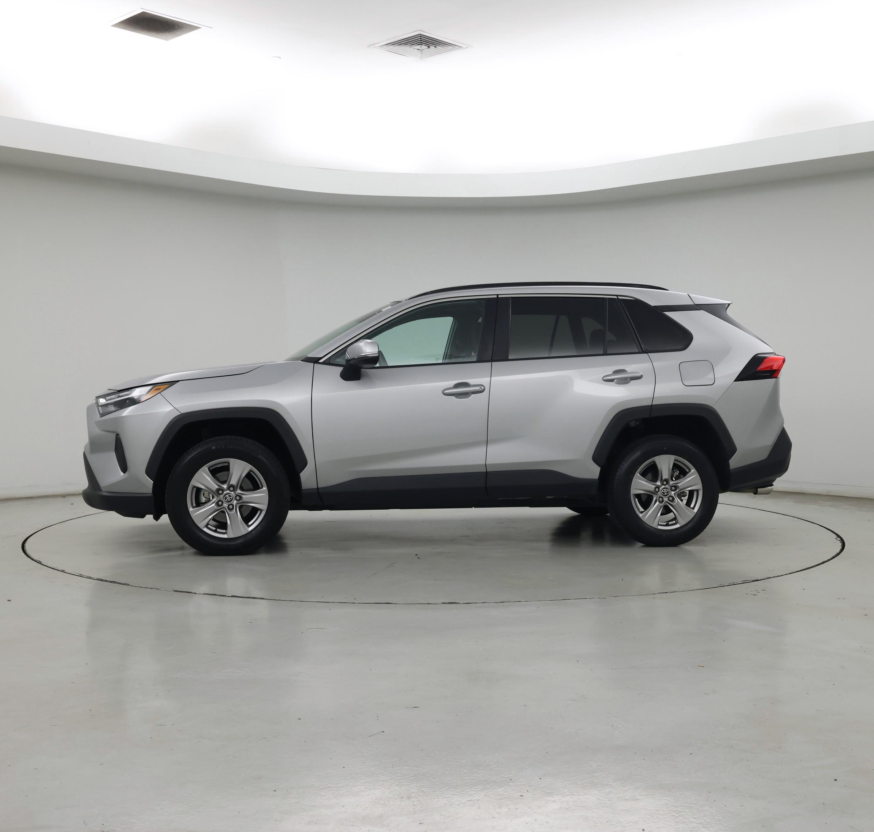 Thumbnail: 2022 Toyota RAV4 - 3