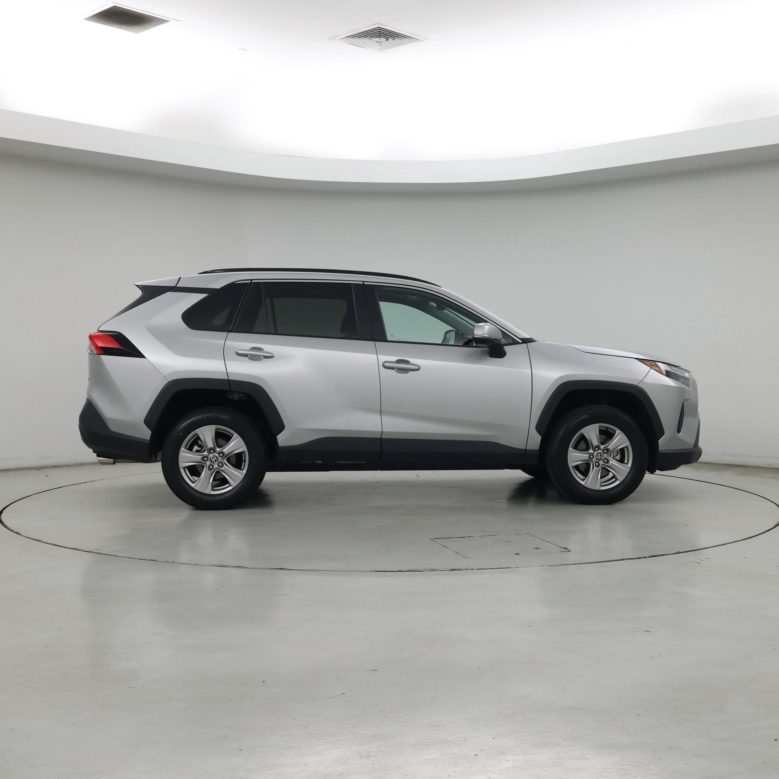 Thumbnail: 2022 Toyota RAV4 - 7