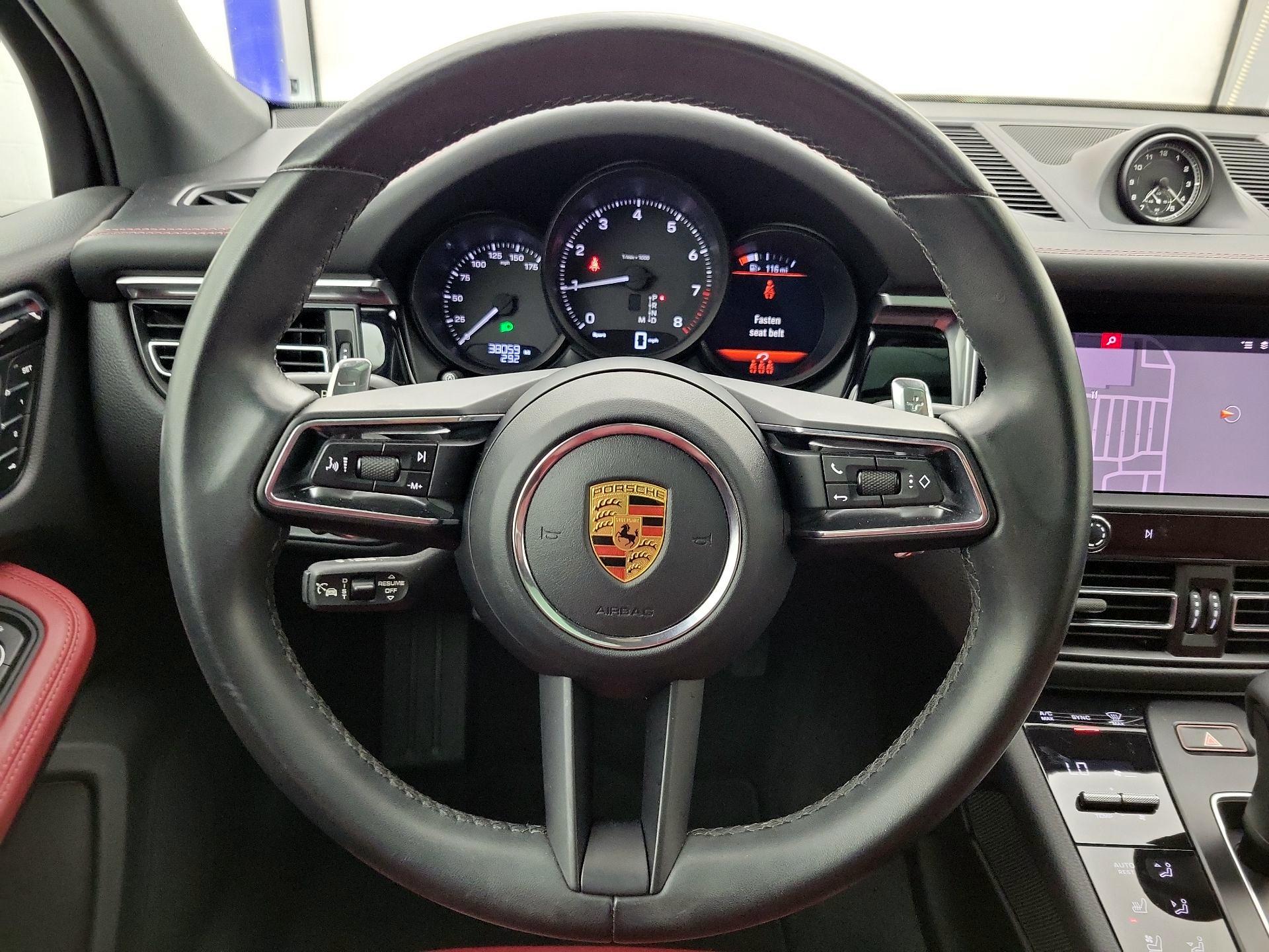 Thumbnail: 2023 Porsche Macan - 10