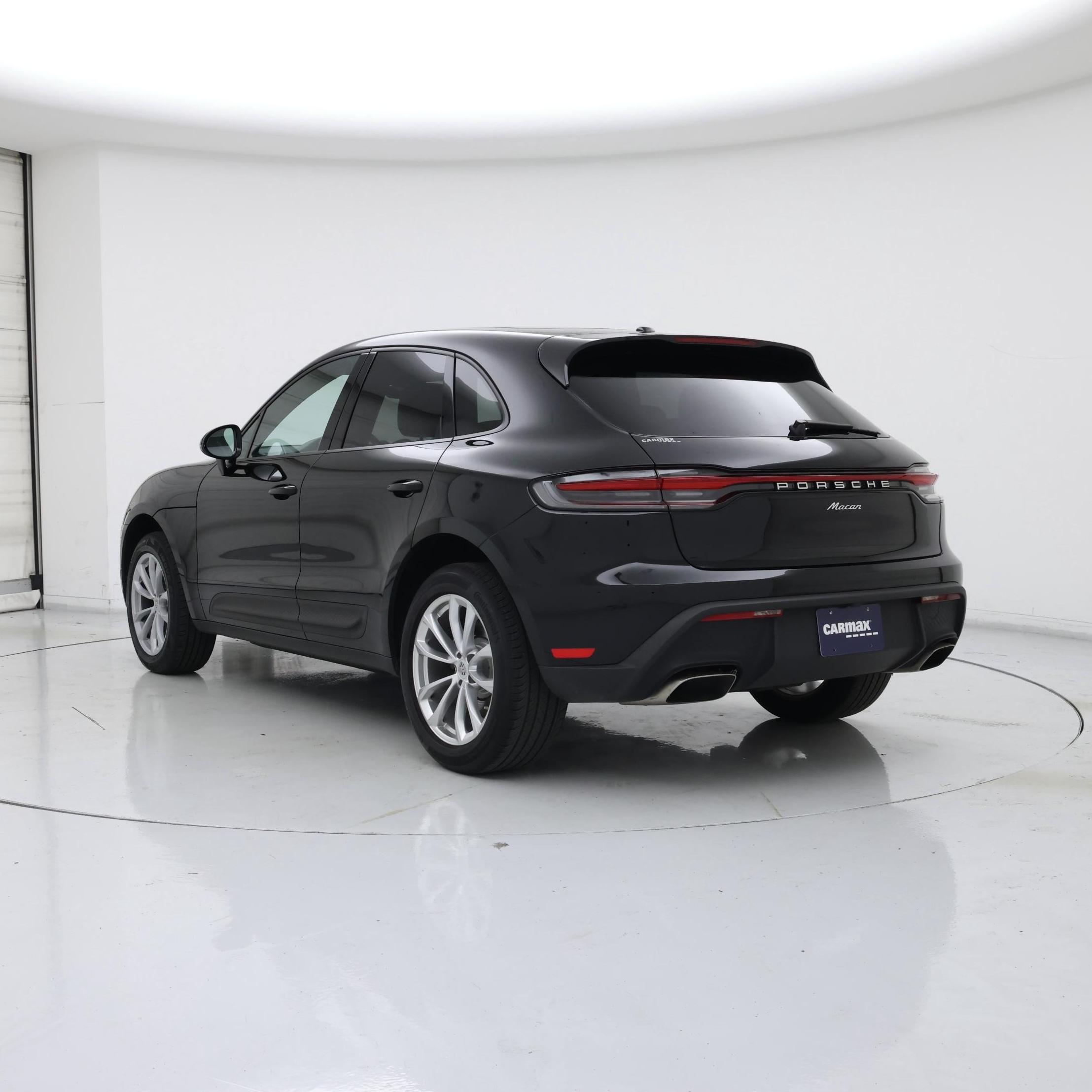 Thumbnail: 2023 Porsche Macan - 2