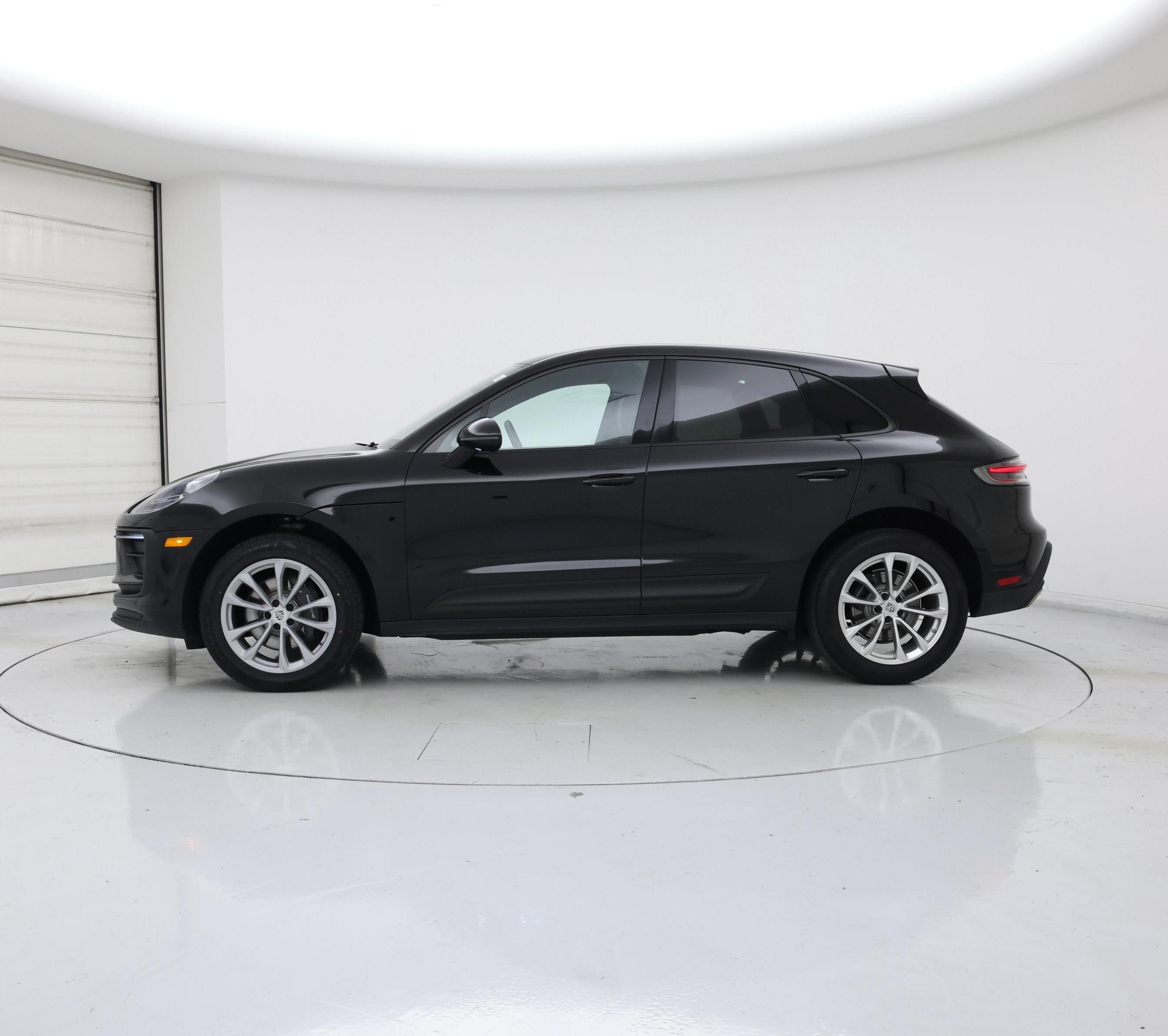 Thumbnail: 2023 Porsche Macan - 3