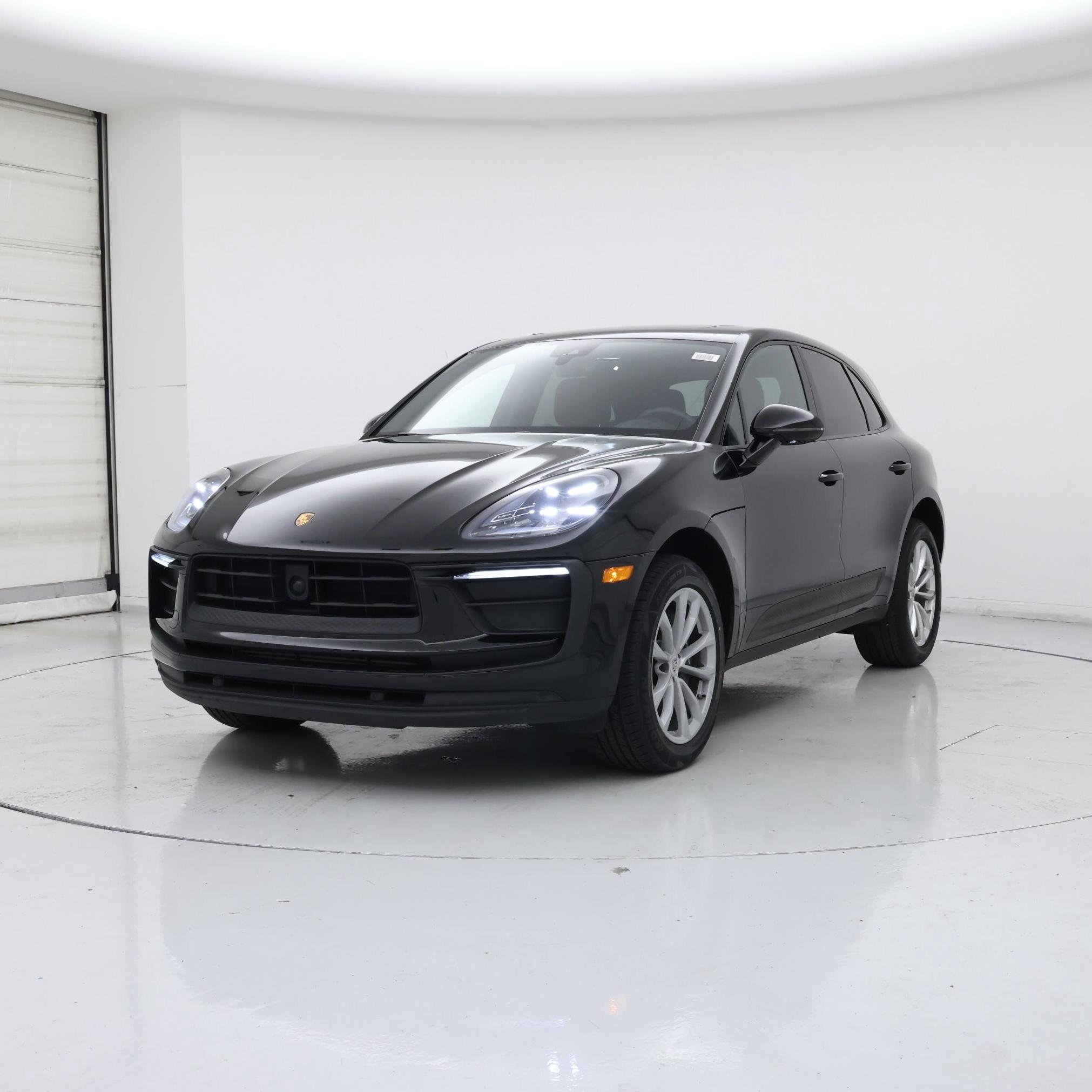 Thumbnail: 2023 Porsche Macan - 4