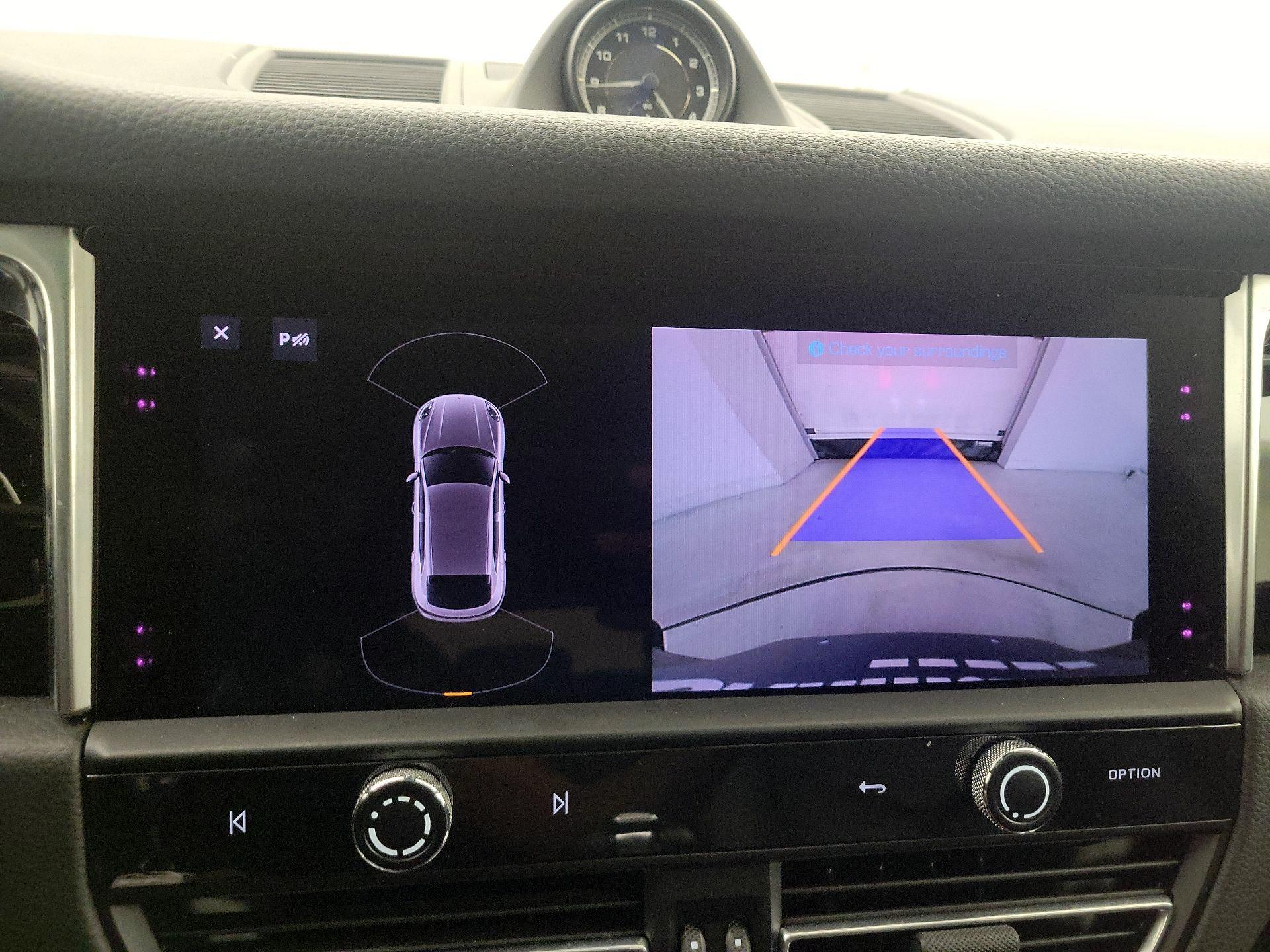 Thumbnail: 2023 Porsche Macan - 15