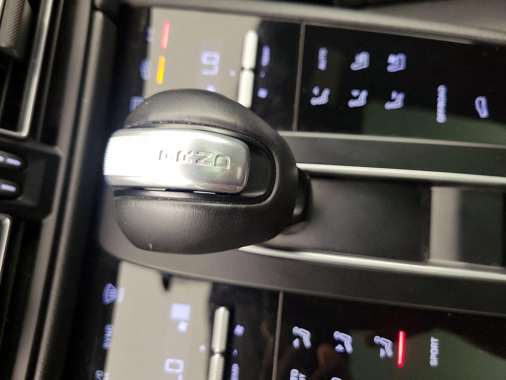 Thumbnail: 2023 Porsche Macan - 18