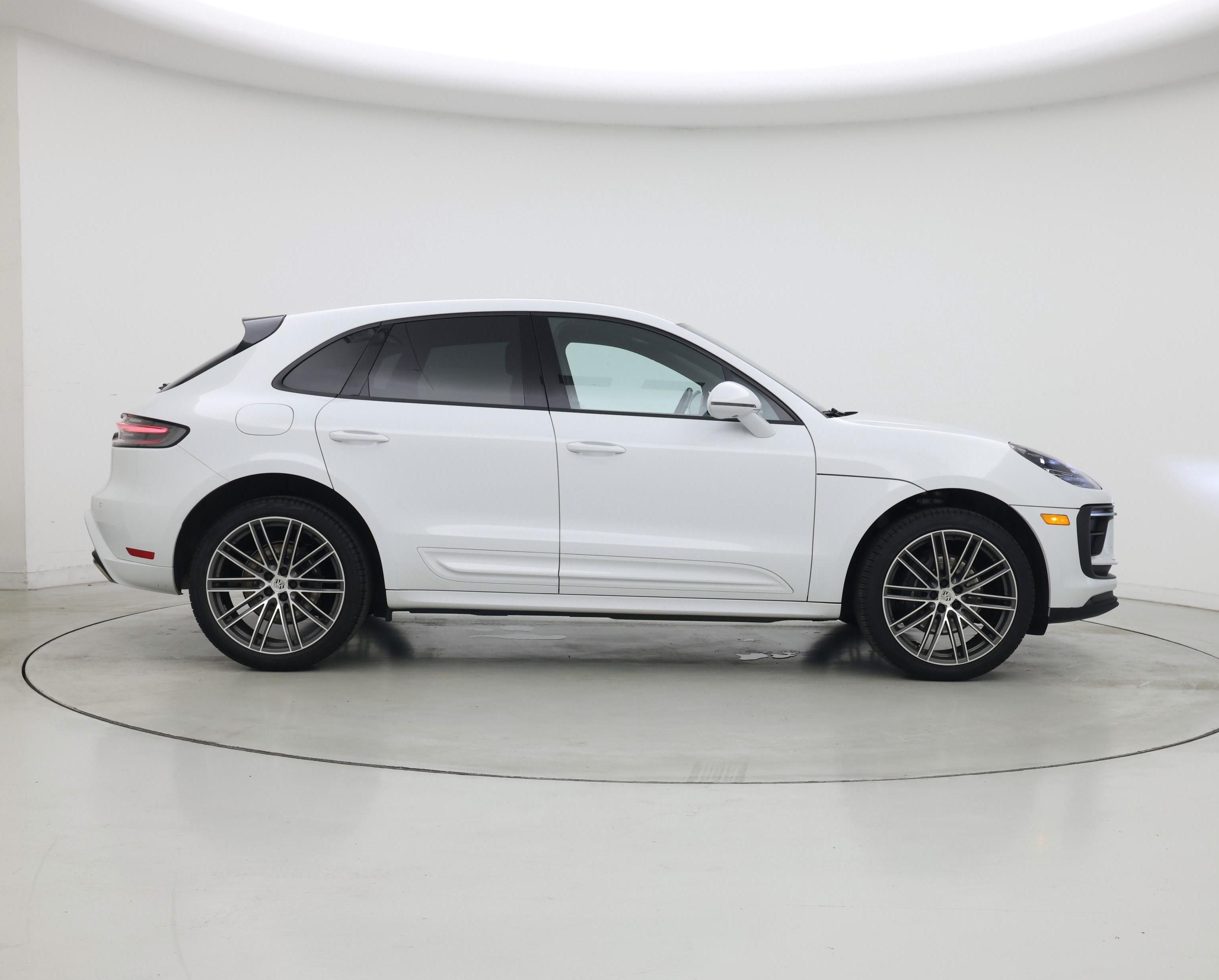 Thumbnail: 2023 Porsche Macan - 7