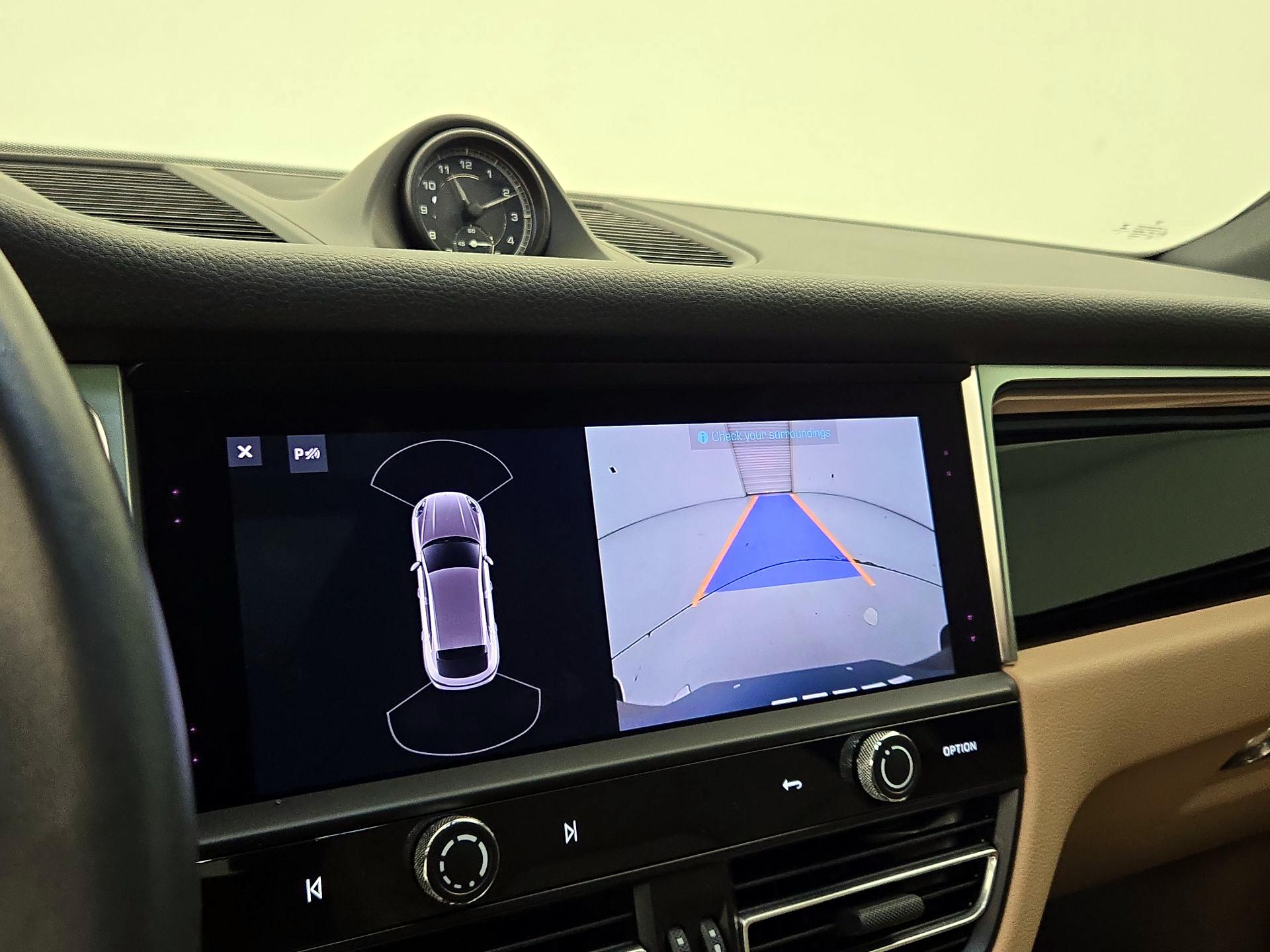 Thumbnail: 2023 Porsche Macan - 15