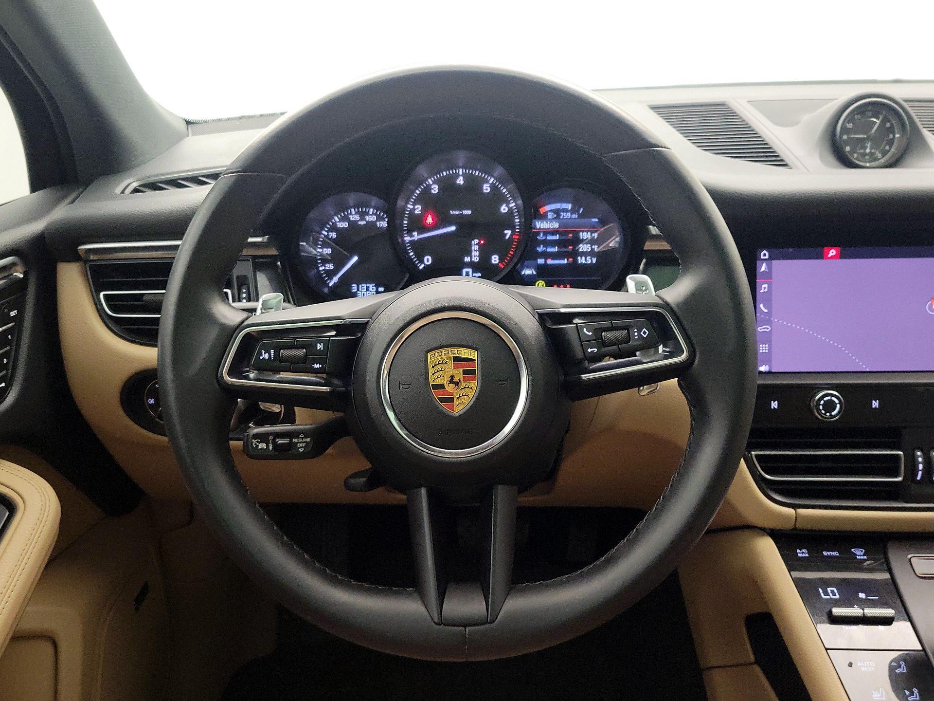 Thumbnail: 2023 Porsche Macan - 10