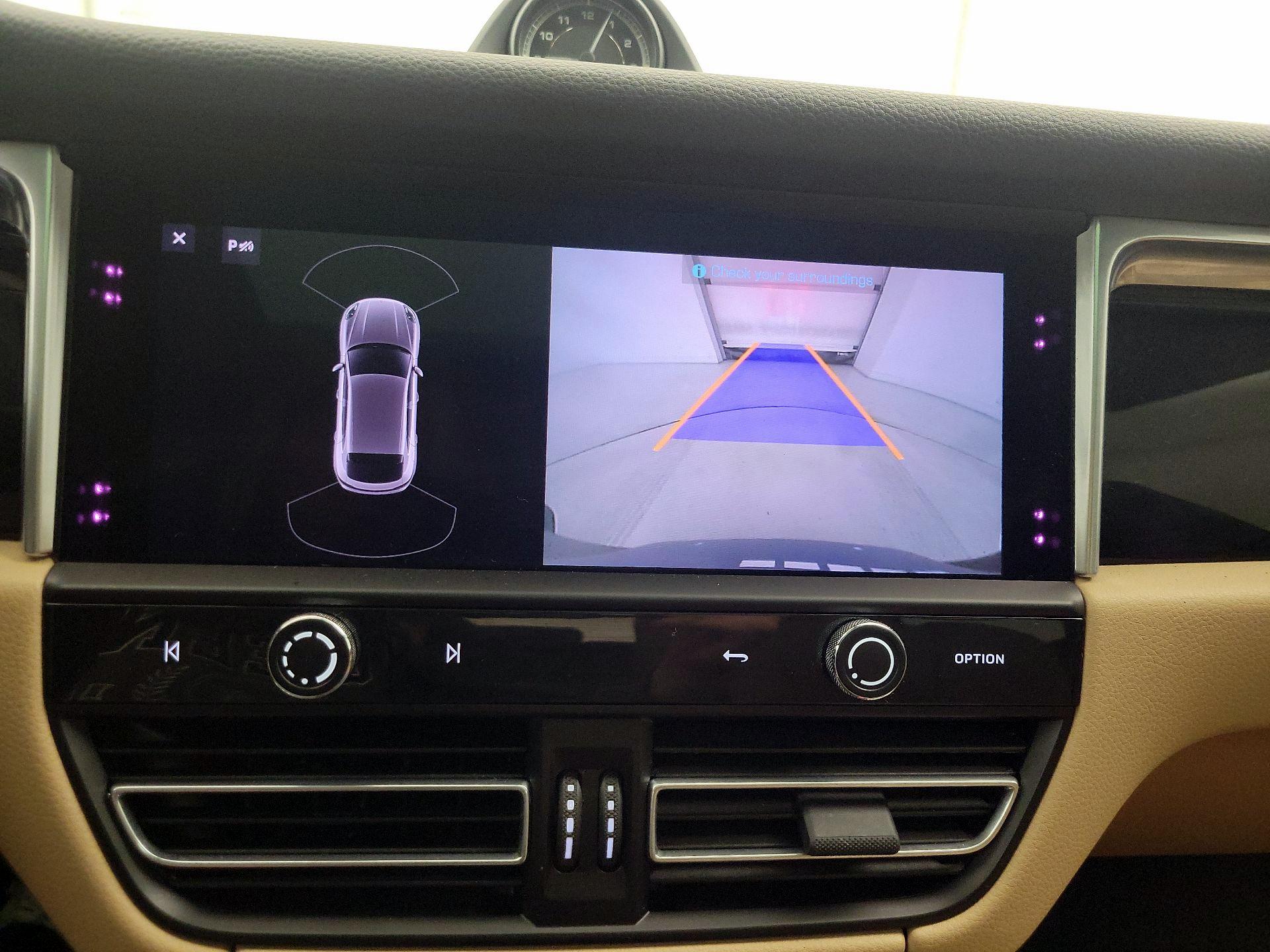Thumbnail: 2023 Porsche Macan - 15