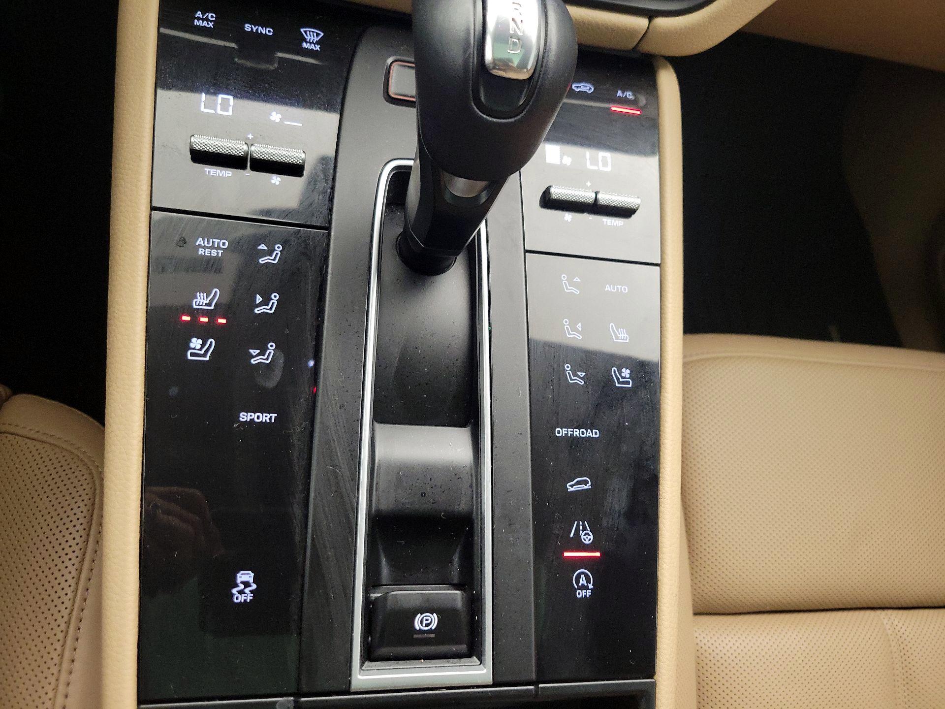 Thumbnail: 2023 Porsche Macan - 17
