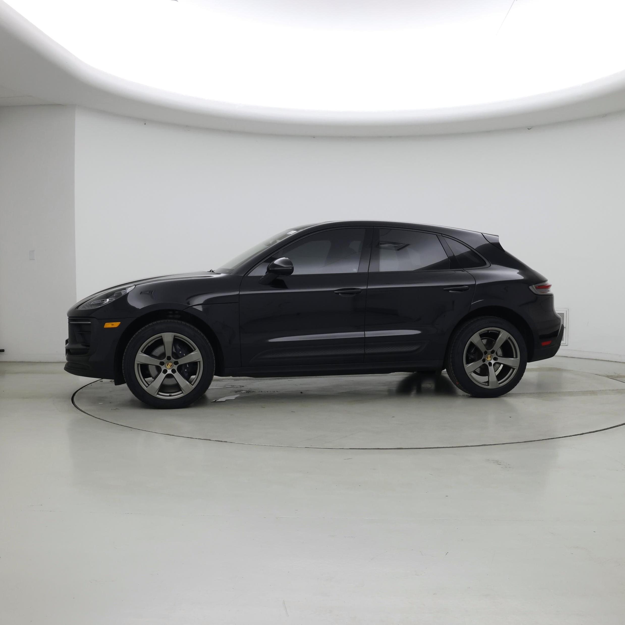Thumbnail: 2023 Porsche Macan - 3