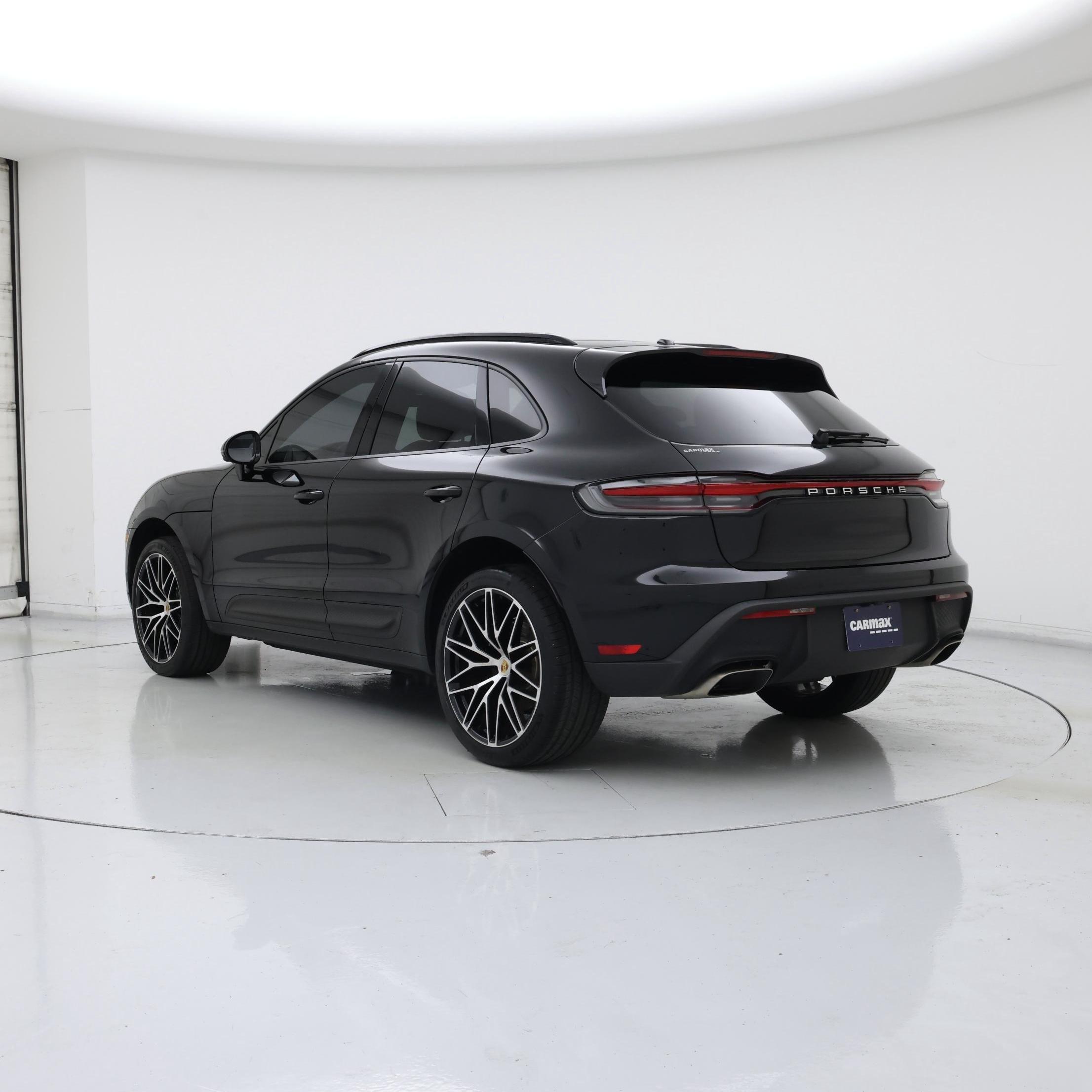 Thumbnail: 2023 Porsche Macan - 2