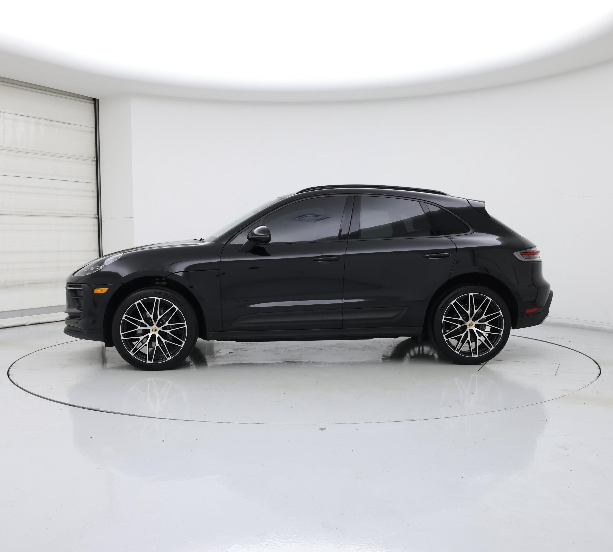 Thumbnail: 2023 Porsche Macan - 3