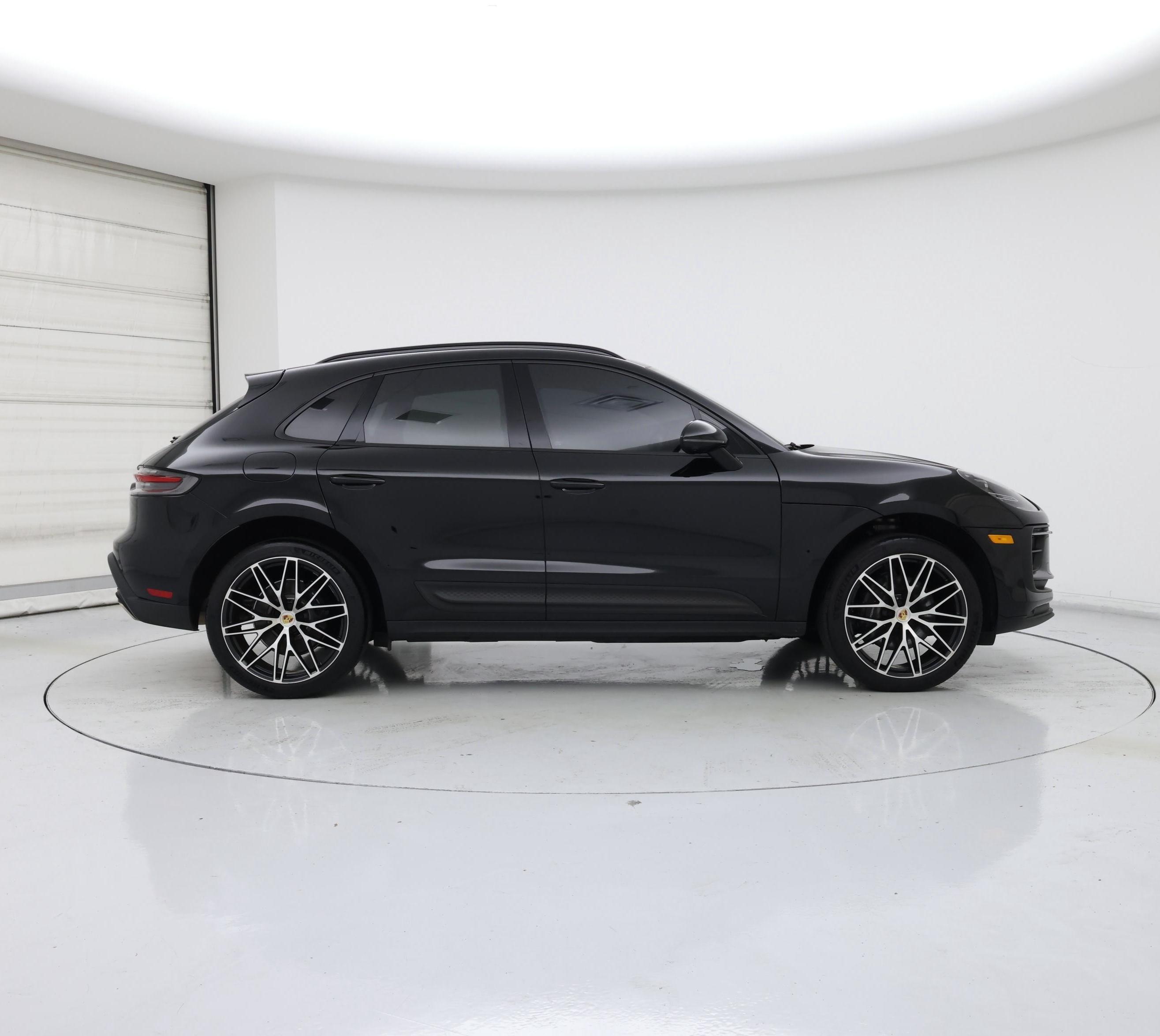 Thumbnail: 2023 Porsche Macan - 7