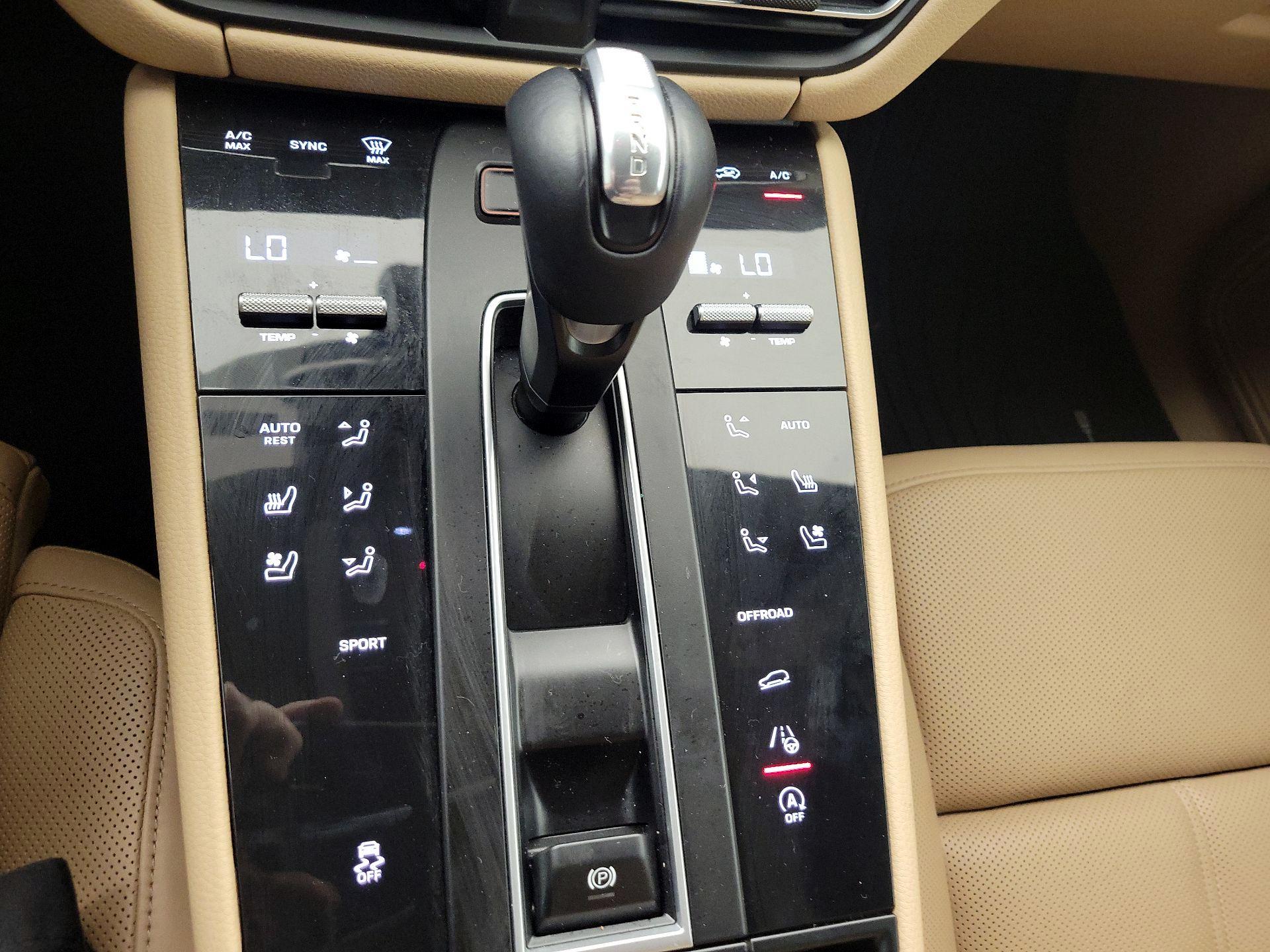 Thumbnail: 2023 Porsche Macan - 17