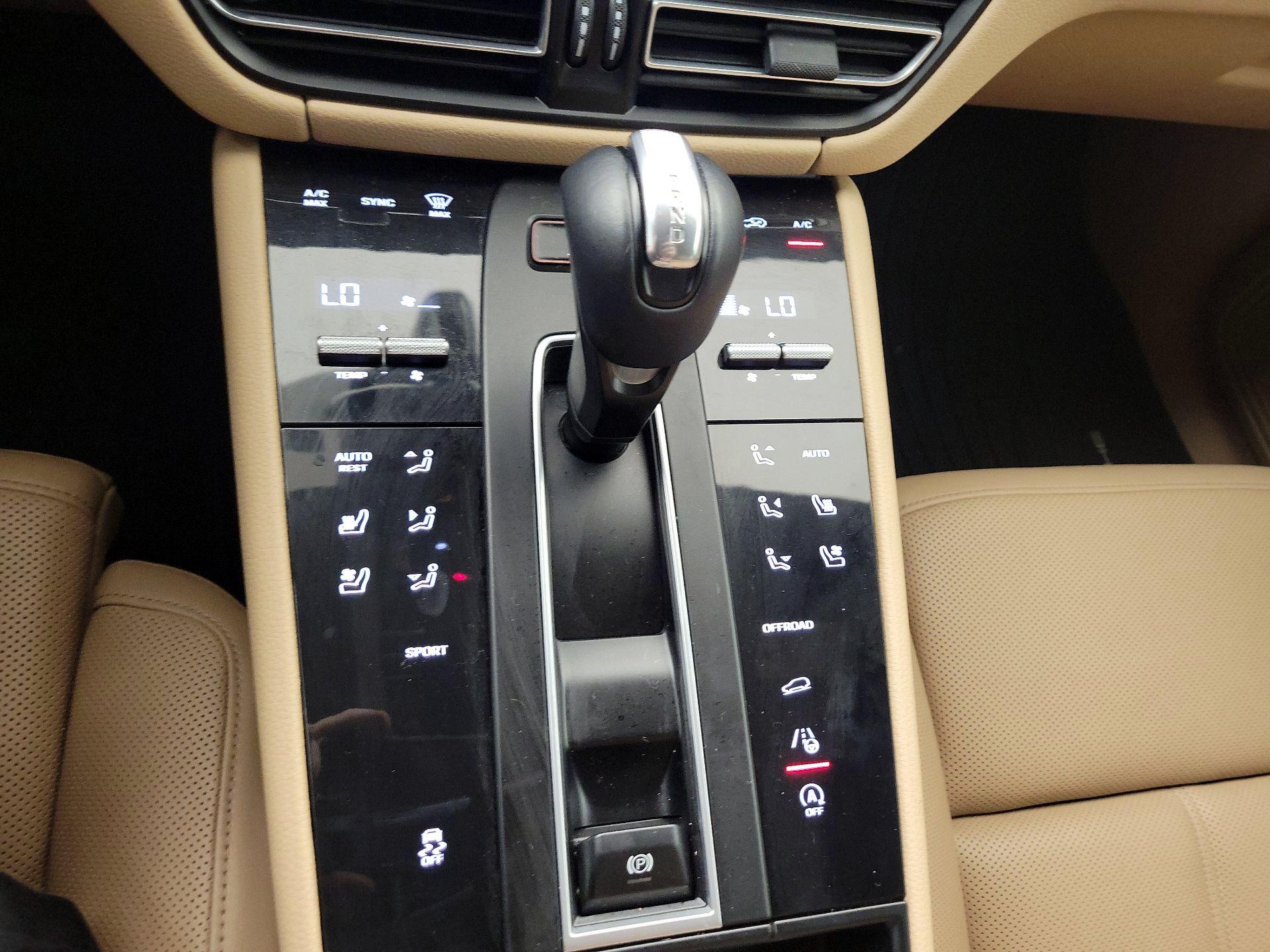Thumbnail: 2023 Porsche Macan - 18