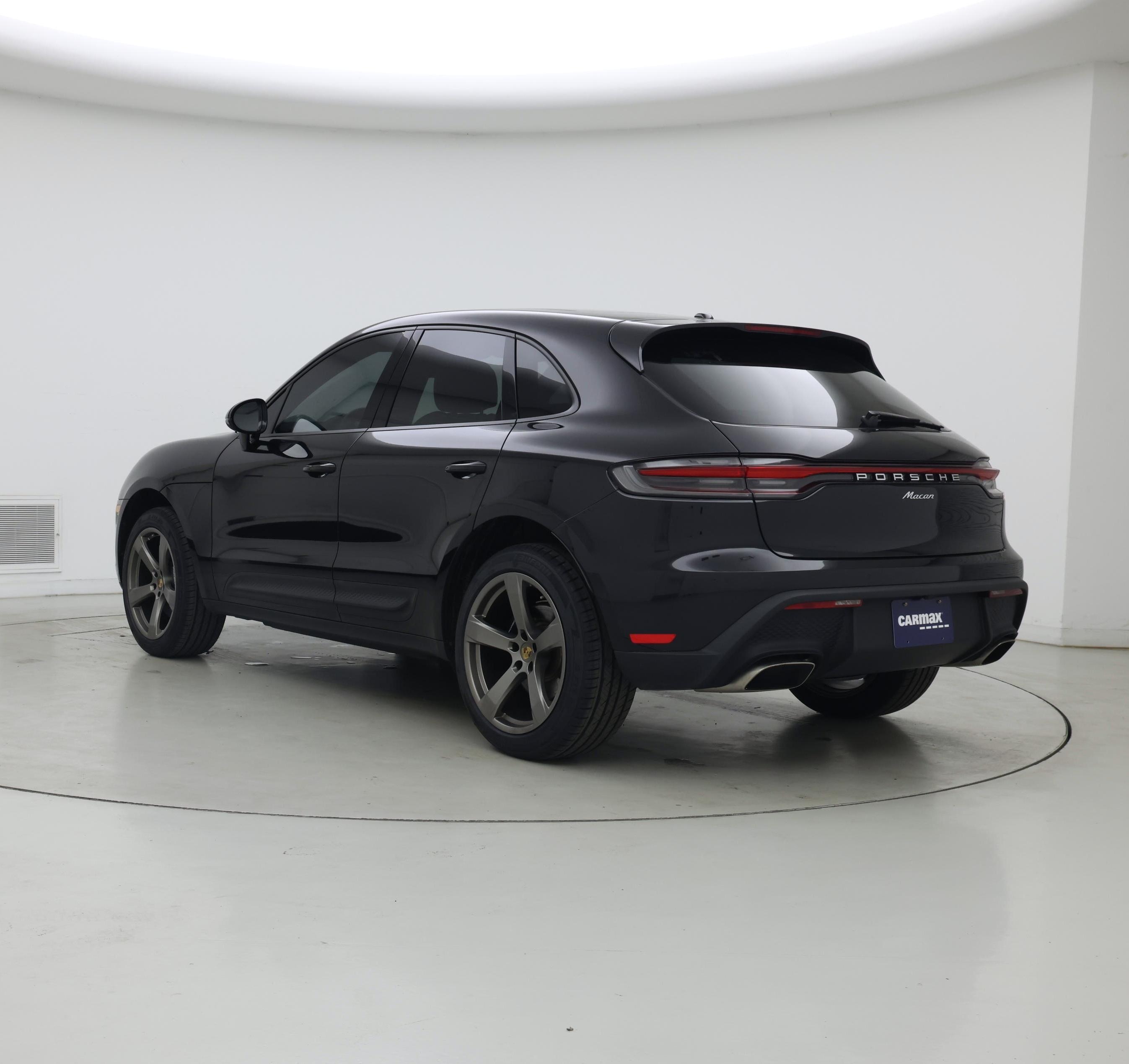 Thumbnail: 2023 Porsche Macan - 2