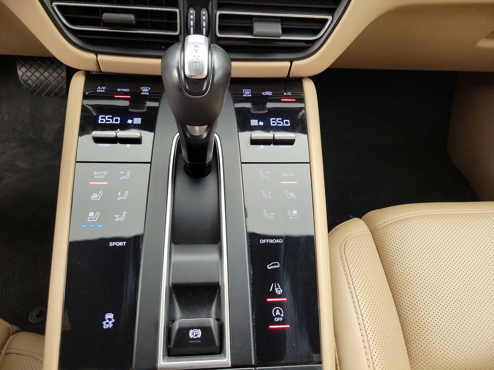 Thumbnail: 2023 Porsche Macan - 18