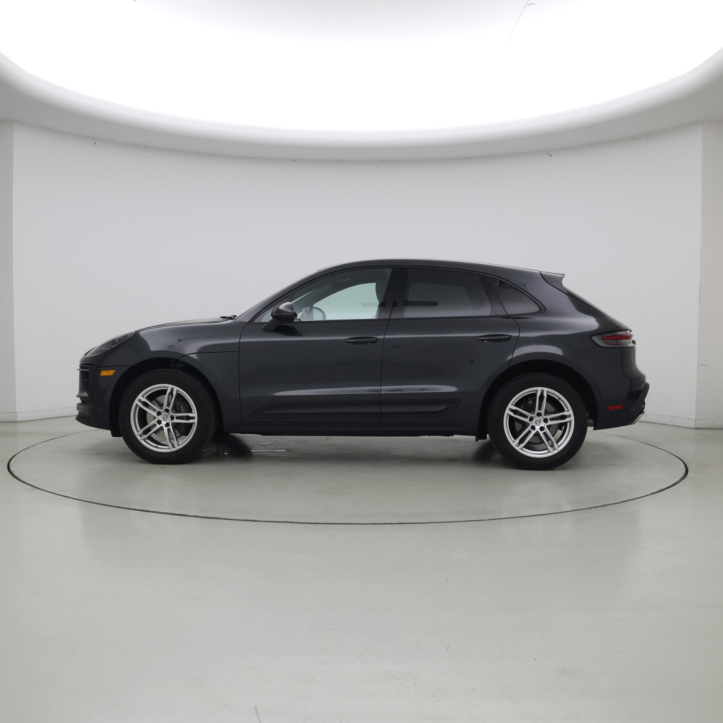 Thumbnail: 2023 Porsche Macan - 3