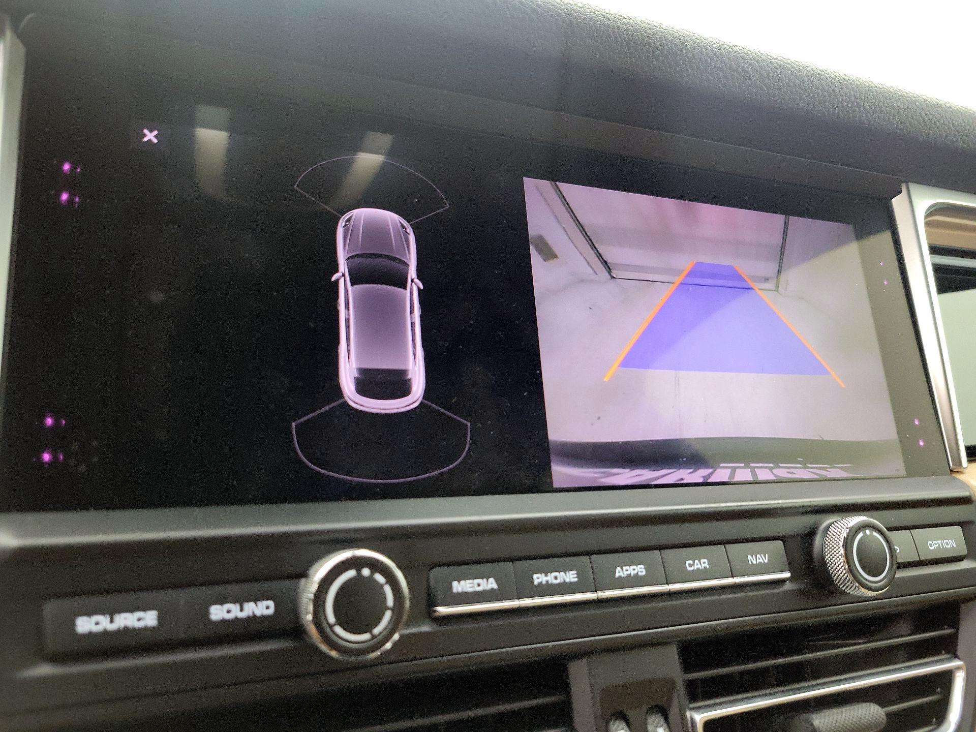 Thumbnail: 2020 Porsche Macan - 15