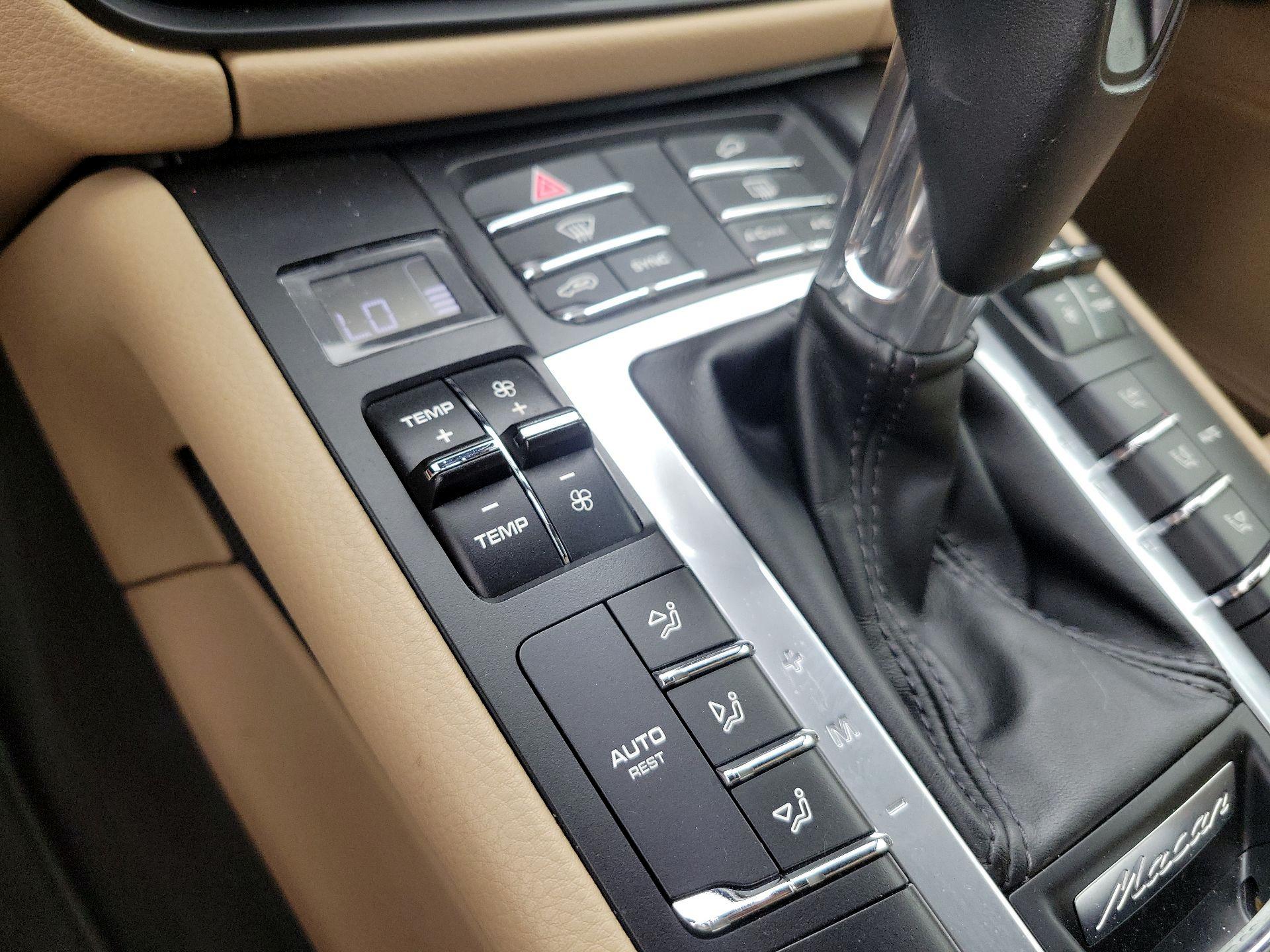 Thumbnail: 2020 Porsche Macan - 17